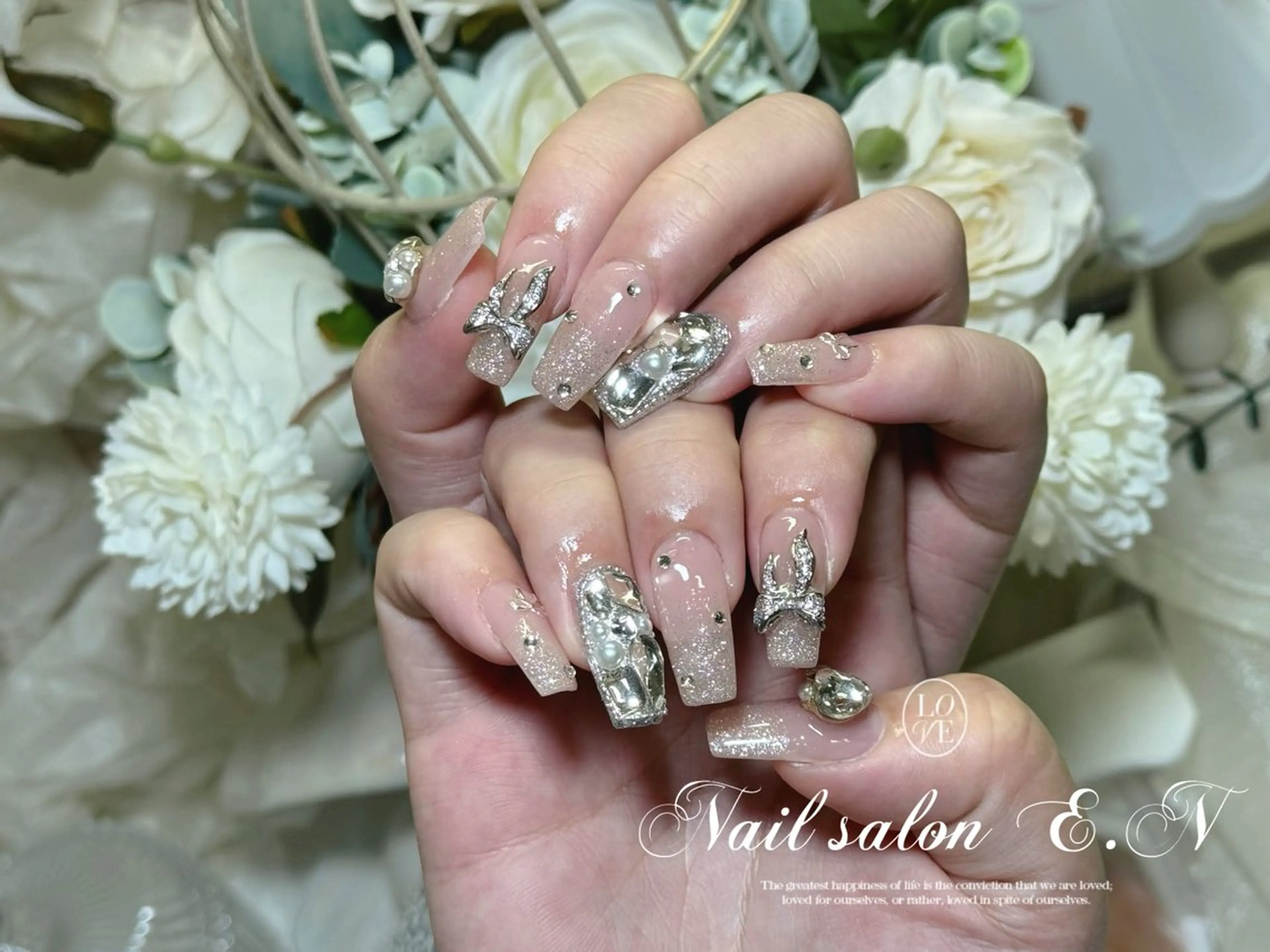 ネイル アートネイル オーロラネイル ガーリー キラキラネイル 韓国ネイル ハンドネイル E.N🦋 長さ出し/持ち込みのネイルデザイン