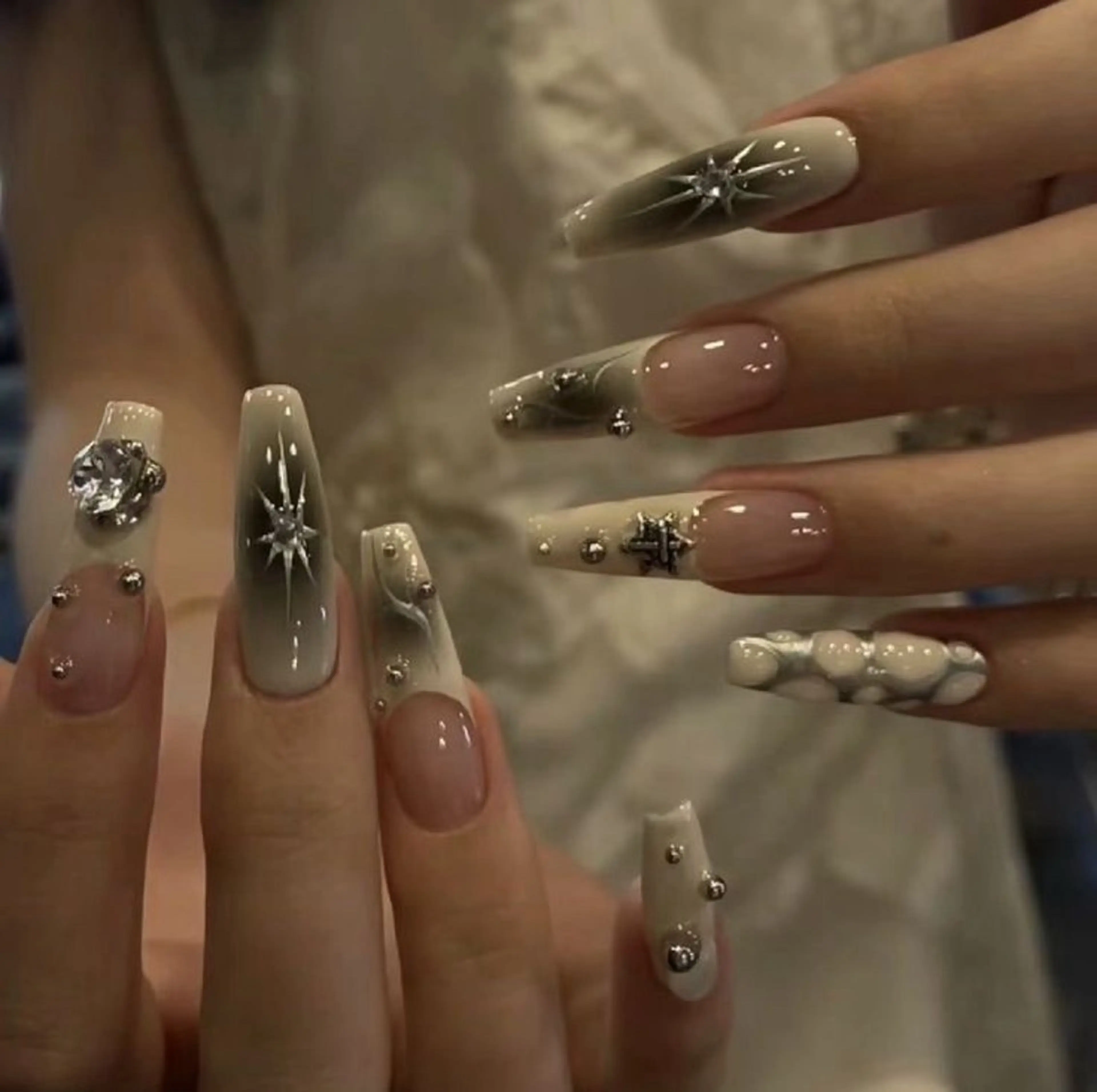 ネイル グラデーション ラメ(グリッター) マグネットネイル ミラーネイル ニュアンスネイル ハンドネイル 波 なみのネイルデザイン