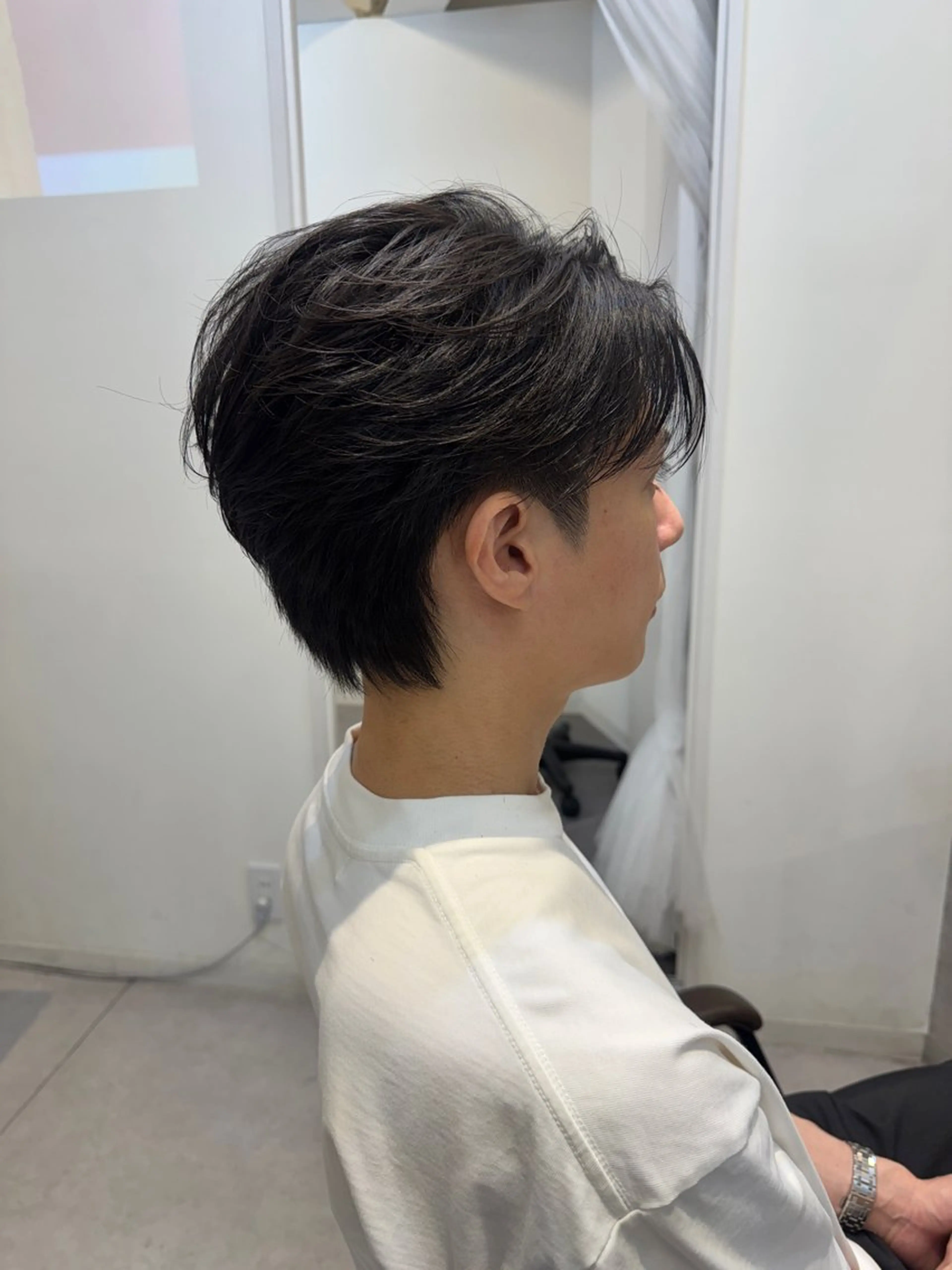 ミディアム メンズ センターパート メンズウルフカット ウルフカット カット Dxxxx III所属・似合う髪型が 分からない方へのヘアスタイル