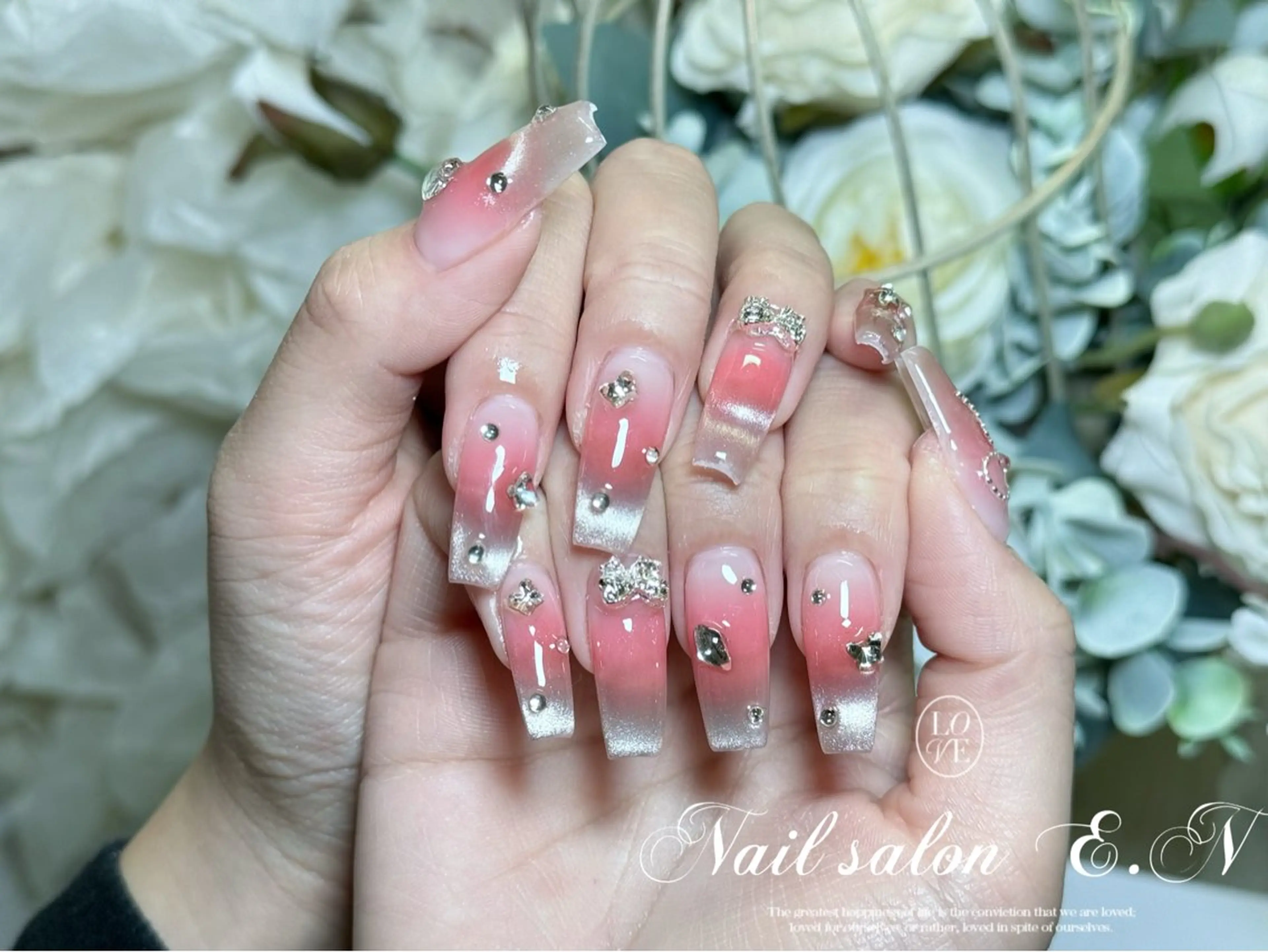 ネイル アートネイル オーロラネイル ガーリー キラキラネイル 韓国ネイル ハンドネイル E.N🦋 長さ出し/持ち込みのネイルデザイン