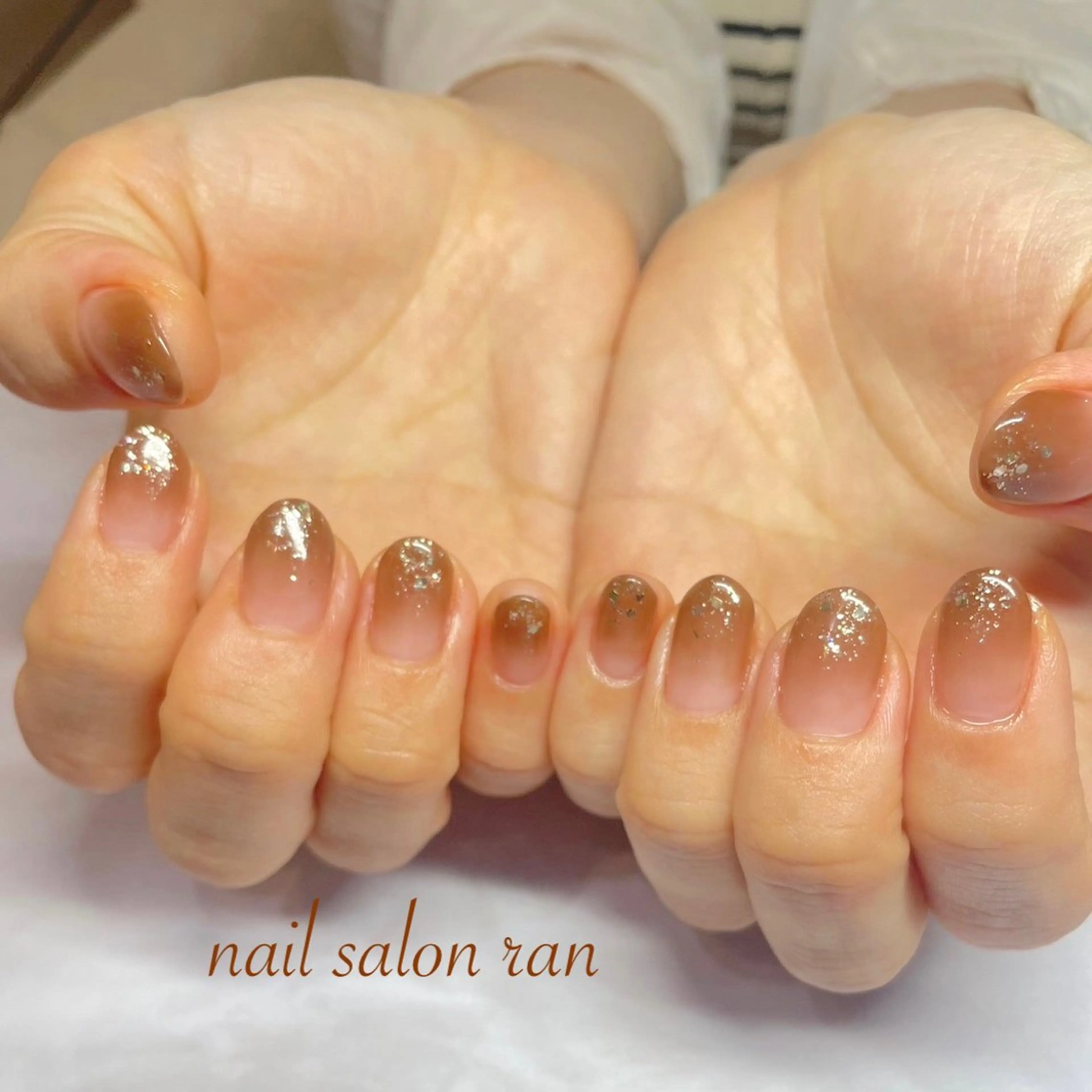 ネイル ブラウン グラデーション キラキラネイル ラメ(グリッター) ハンドネイル ハンドケア nailsalon ranのネイルデザイン