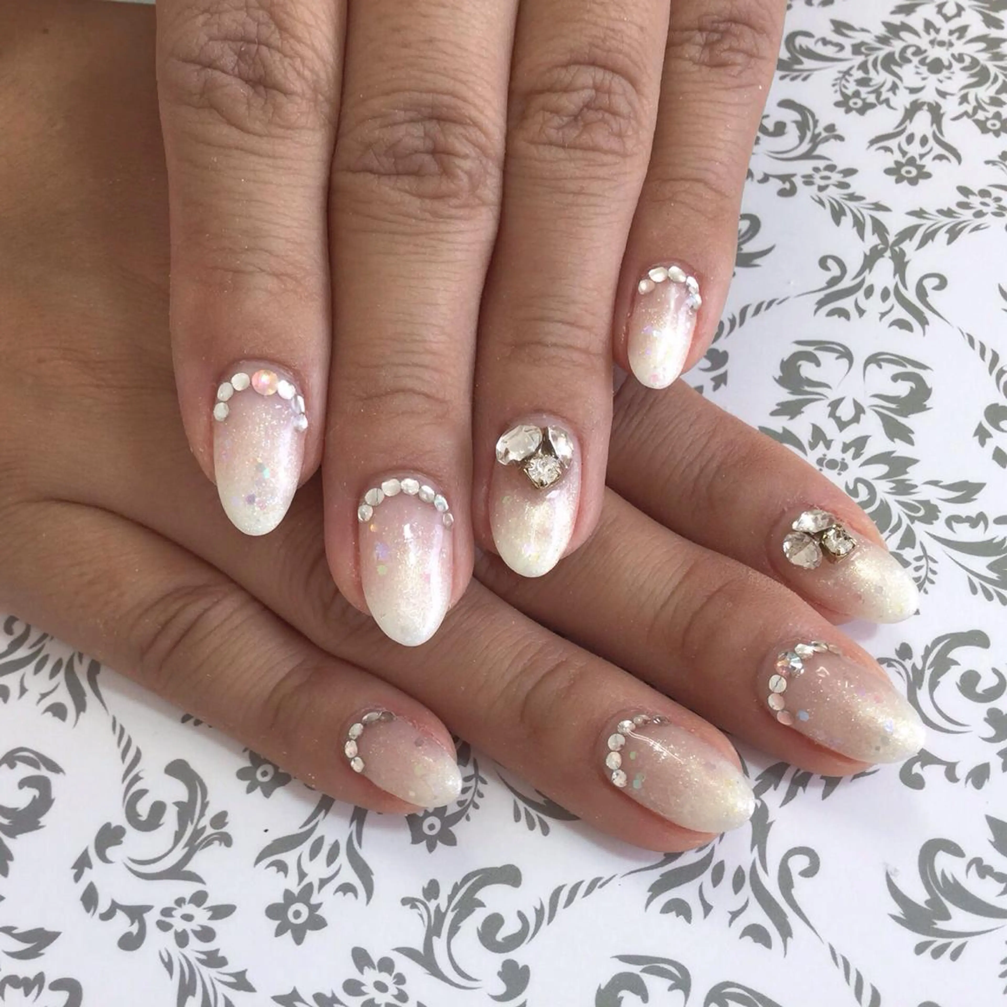 ショート ミディアム セミロング ネイル マツエク・マツパ キラキラネイル ストーンネイル Lino Nail sekitomiのネイルデザイン