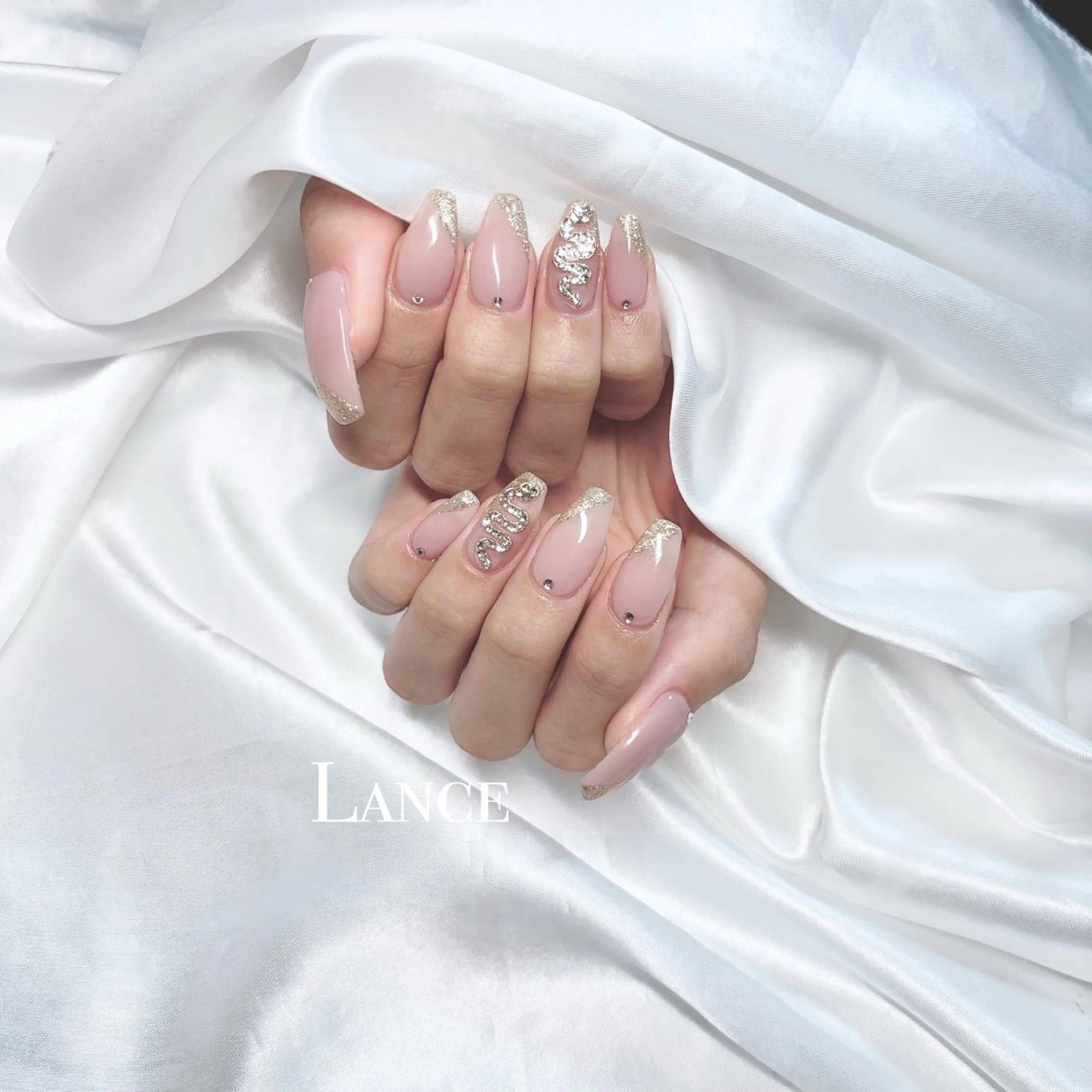 ネイル オーロラネイル フットネイル キラキラネイル 韓国ネイル ラメ(グリッター) ハンドネイル Lance nailのネイルデザイン