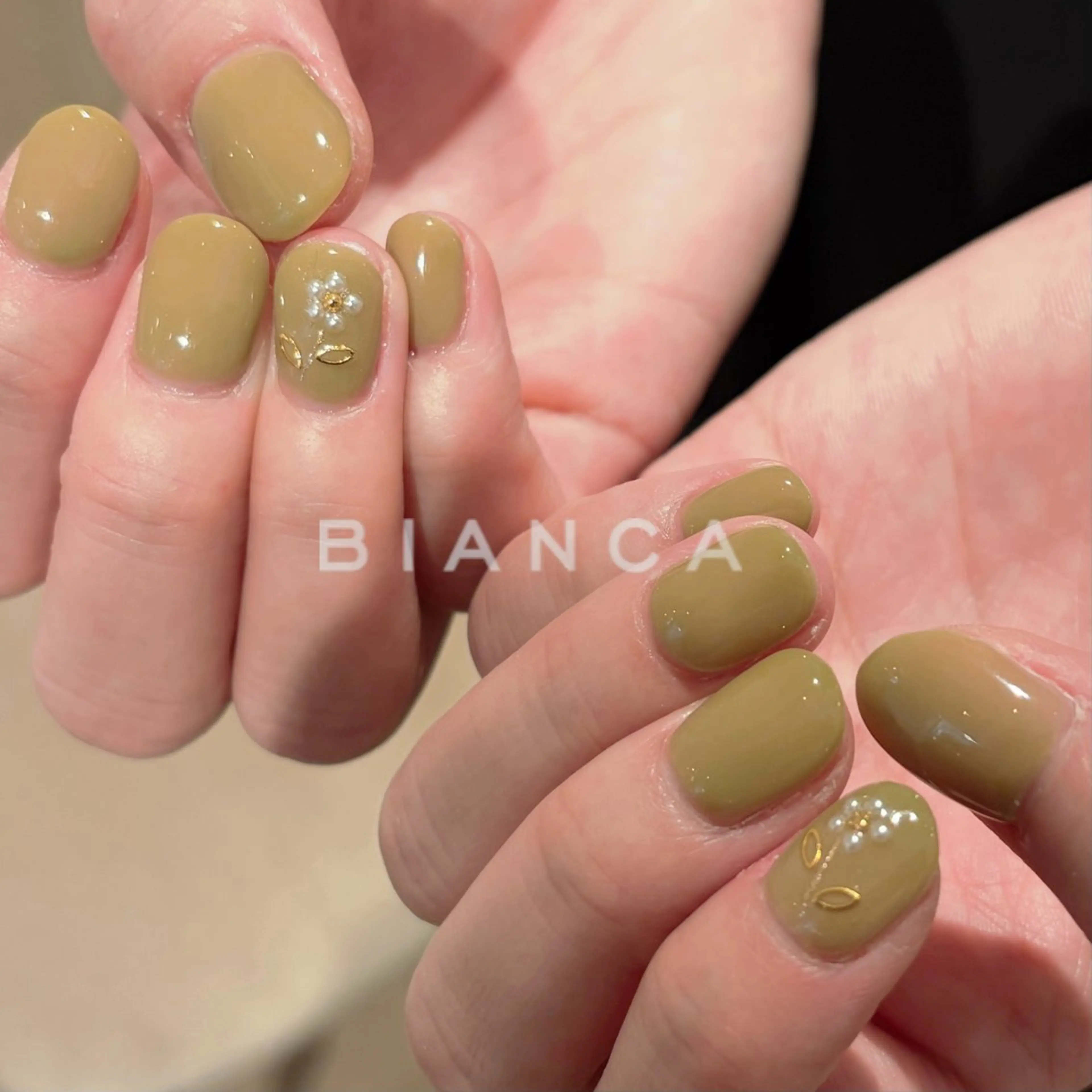 ネイル グリーン オフィスネイル シンプルネイル 春ネイル ハンドネイル Bianca名駅店 あゆのネイルデザイン