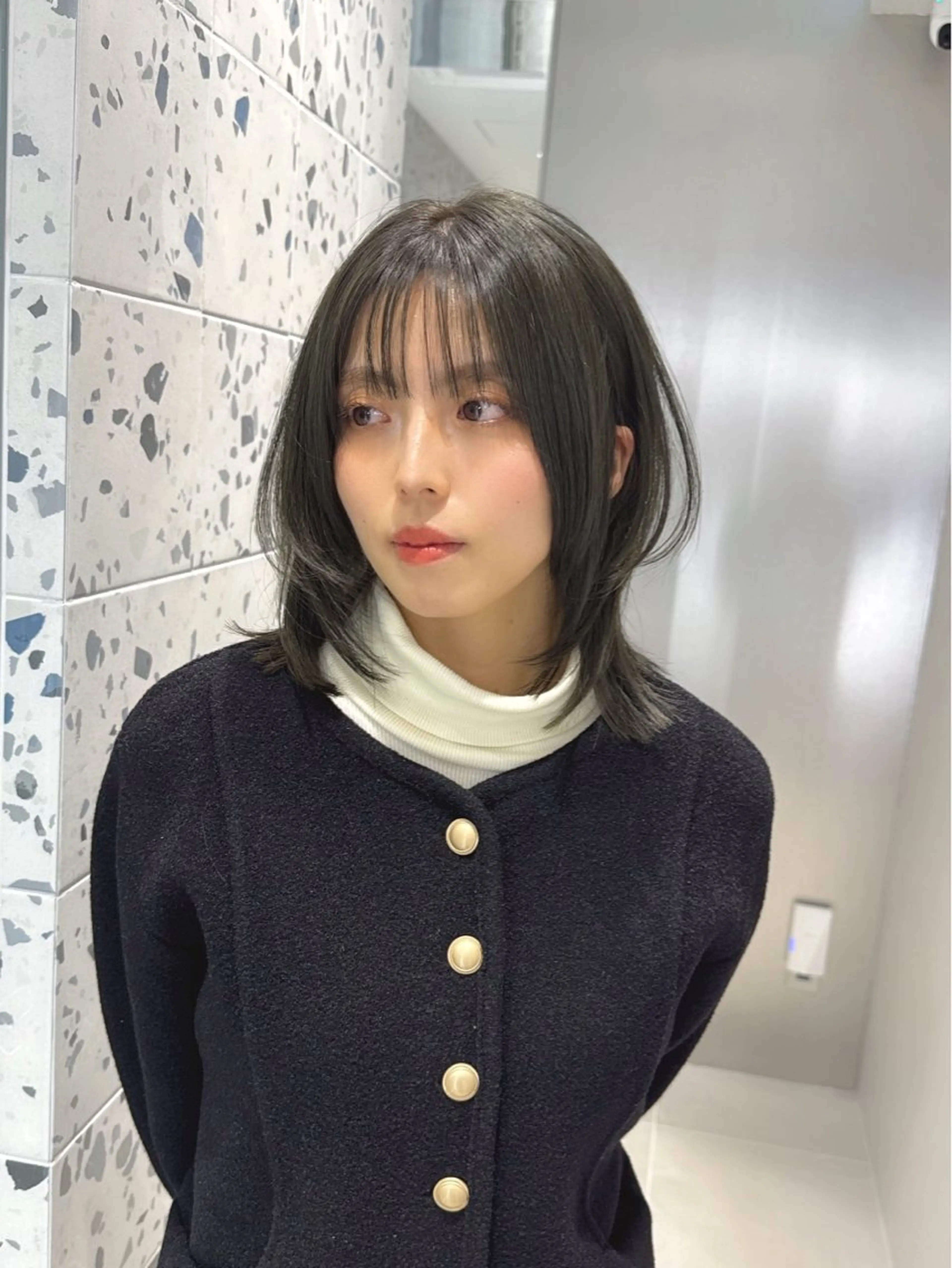 ミディアム カラー ブリーチ グレージュ ブリーチなしカラー オリーブグレージュ オリーブグレー カット ヘアカラー トリートメント 矢野 晃平のヘアスタイル