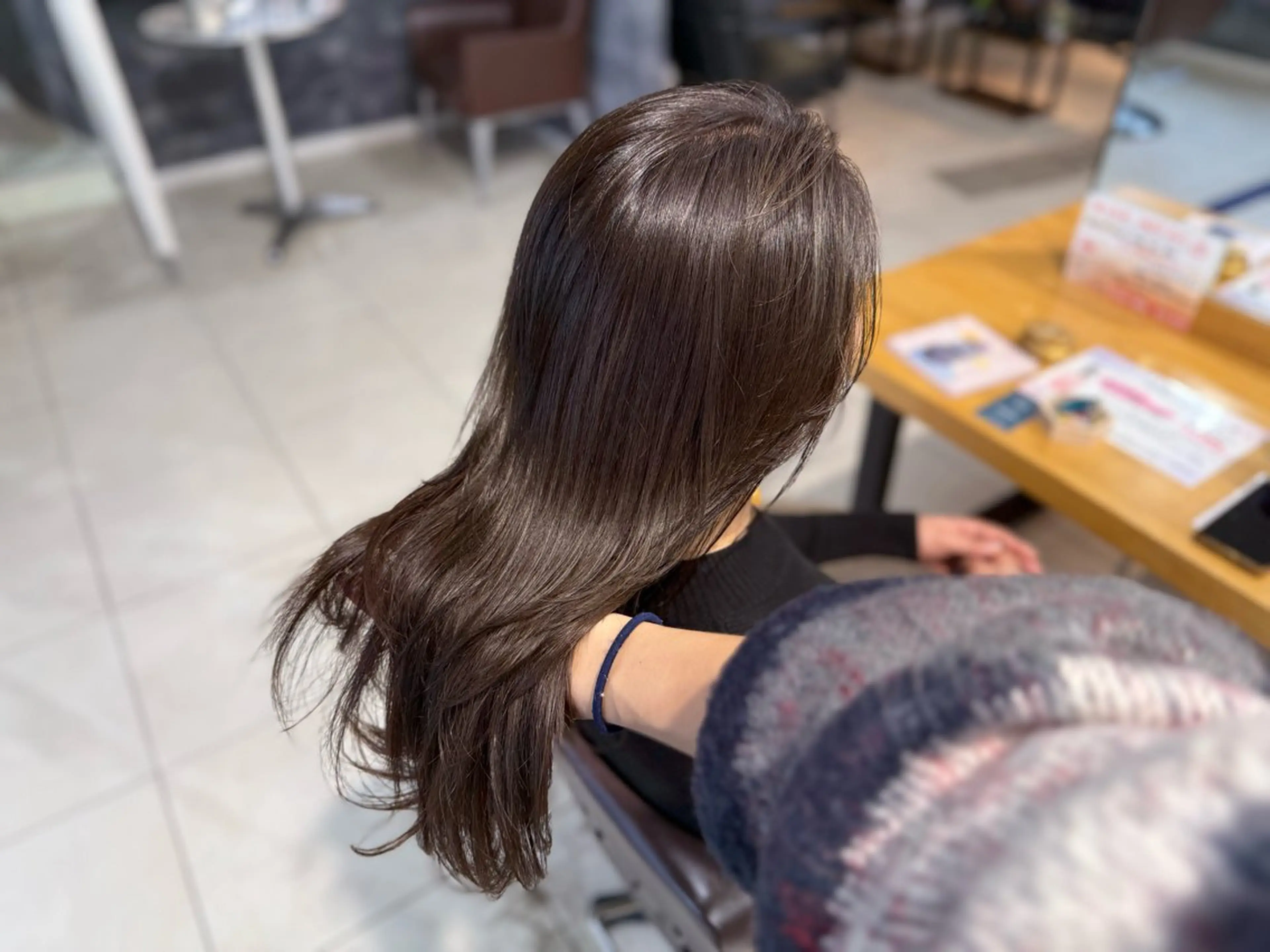 セミロング カラー ブリーチ ブラウンカラー ブリーチなしカラー ヘアカラー Laulu 佐藤壮也のヘアスタイル