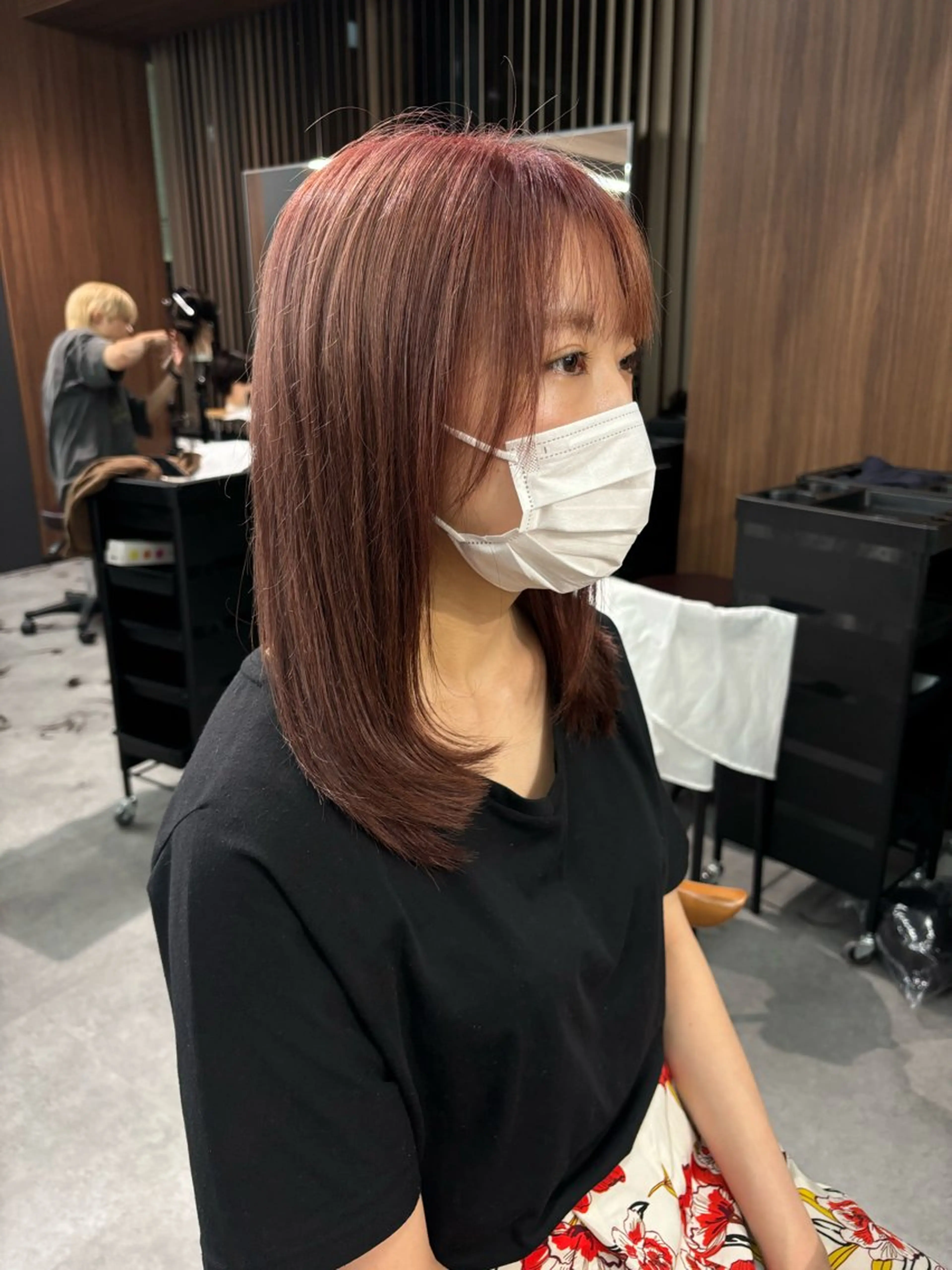 ミディアム 髪質改善|透明 感カラー🩵レイヤーのヘアスタイル