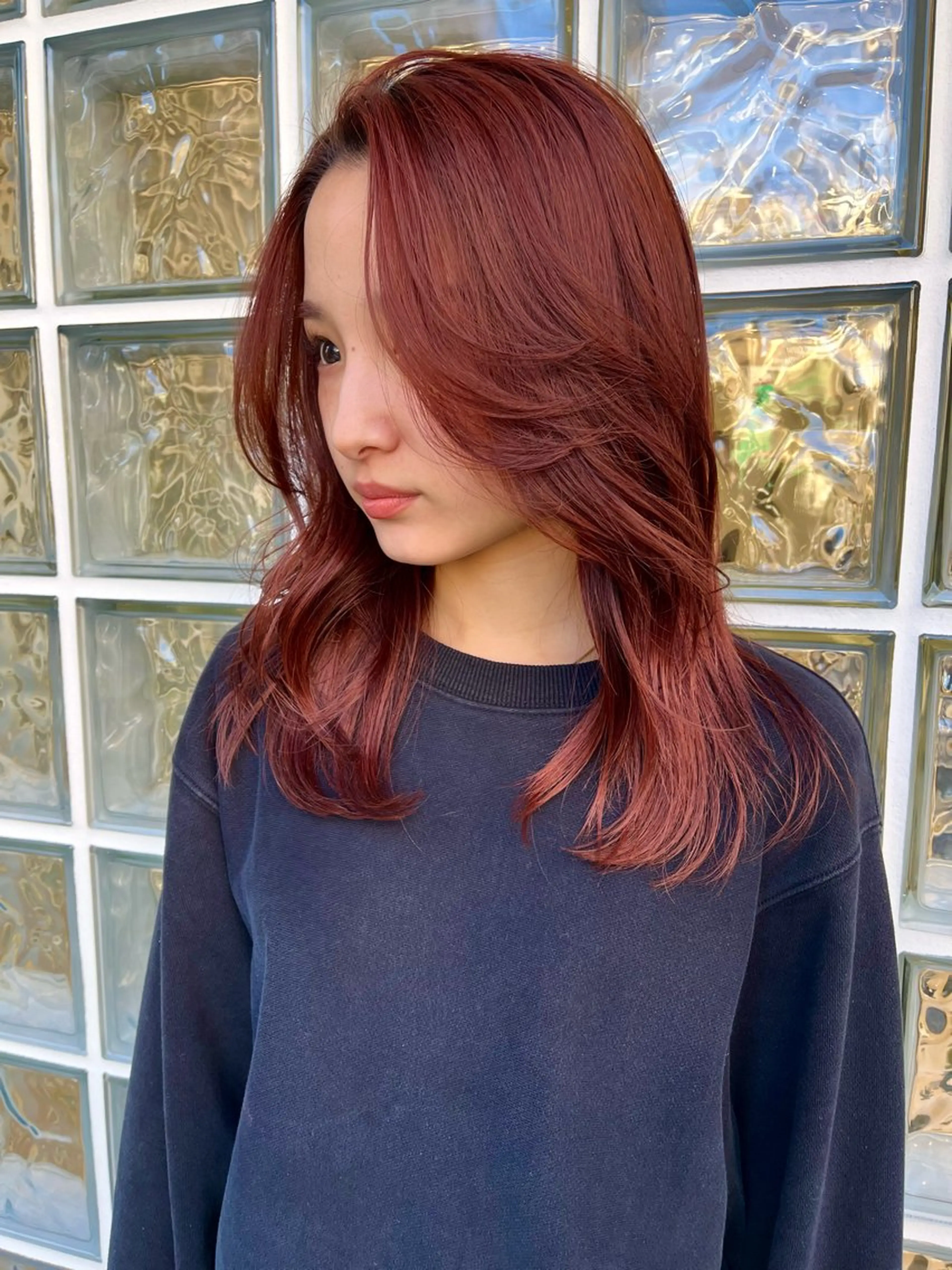 セミロング カラー ボルドーカラー 顔まわりレイヤー 顔周りカット レイヤーカット iLi 《イリ》のヘアスタイル