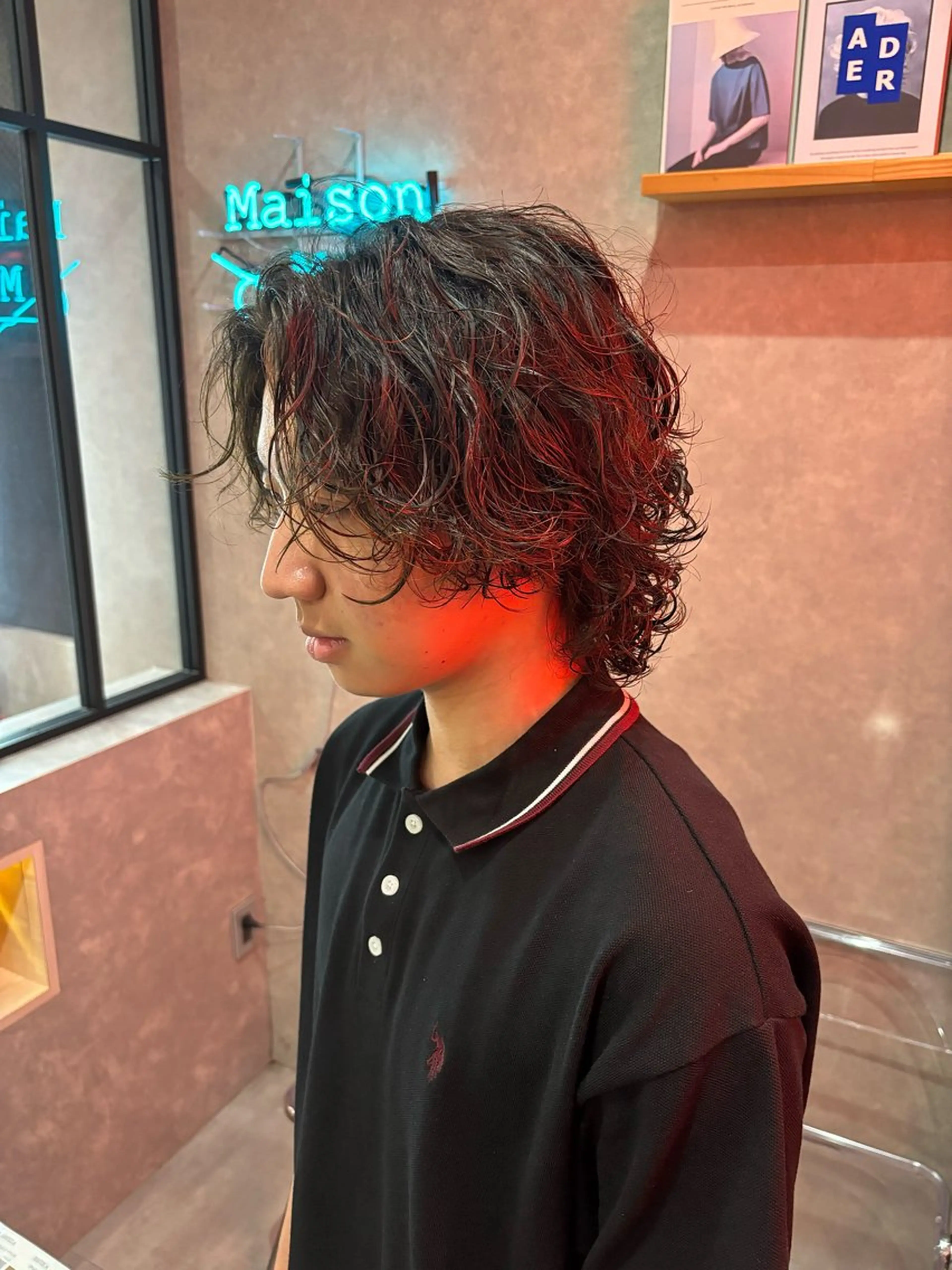 ミディアム パーマ メンズ ミディアムパーマ センターパート メンズハイトーン マッシュウルフ マッシュ カット パーマ トリートメント 長谷川 湧のヘアスタイル