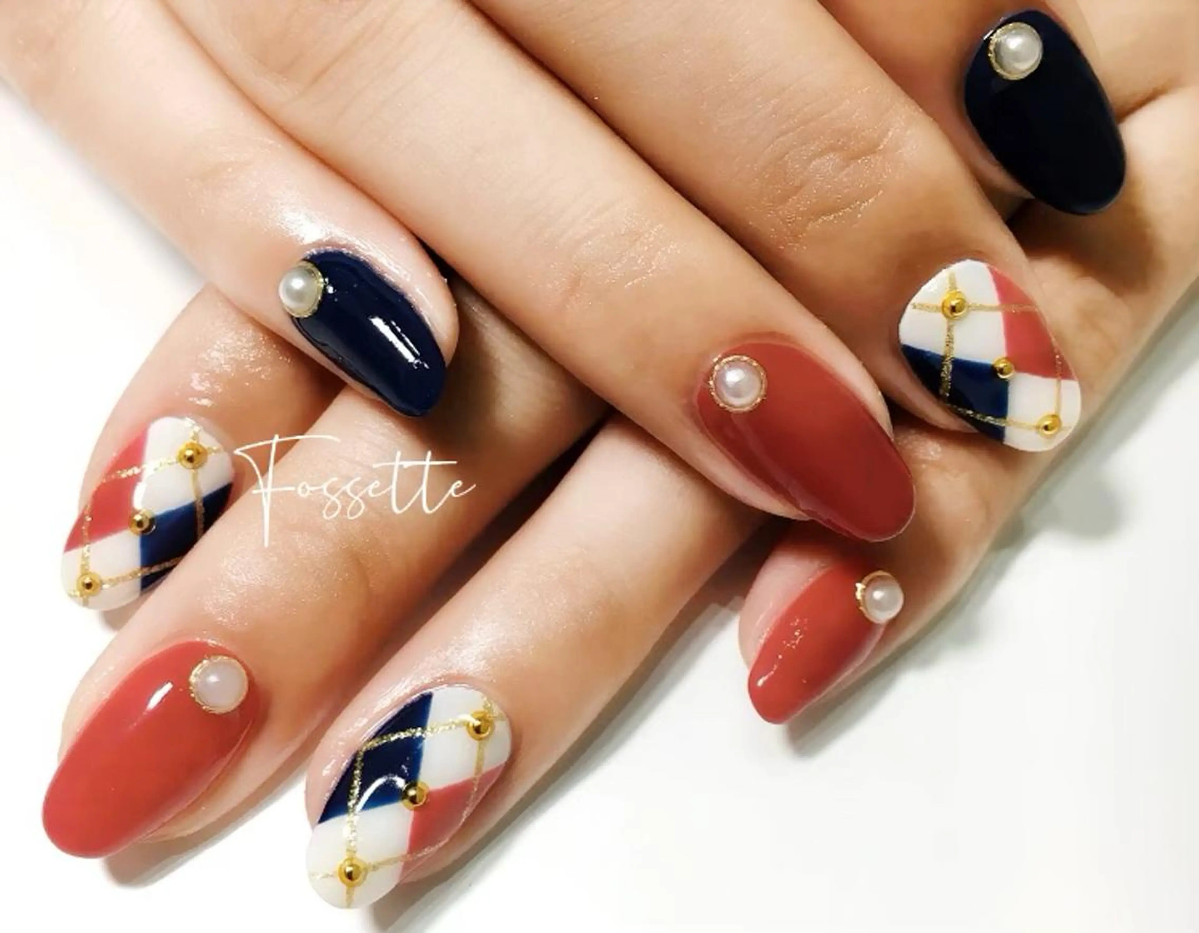 ネイル ネイビー ワンカラーネイル 赤色 冬ネイル nailsalon Fossetteのネイルデザイン