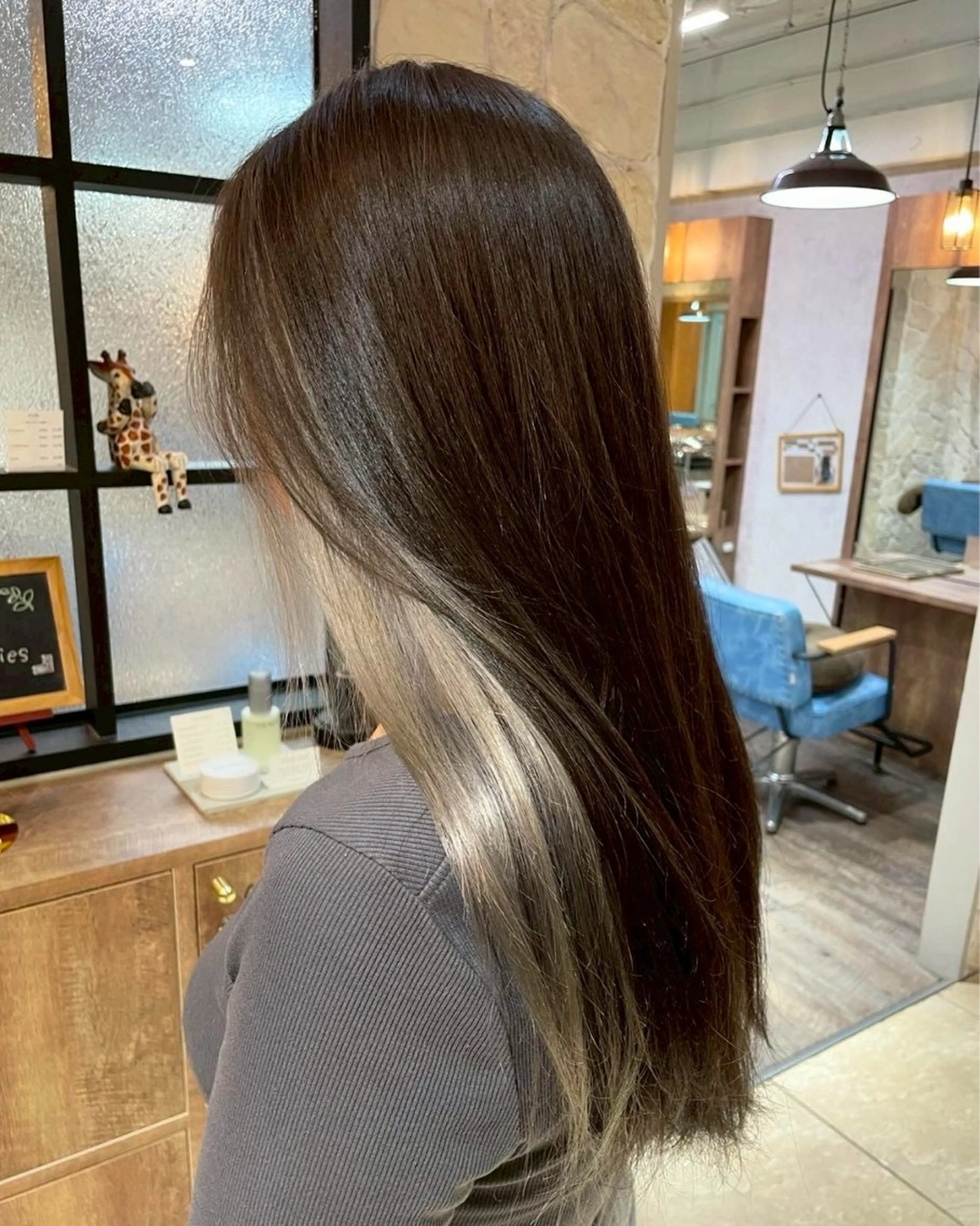 カラー 🐺ིྀ顔周レイヤー /髪質改善🩵aoiのヘアスタイル