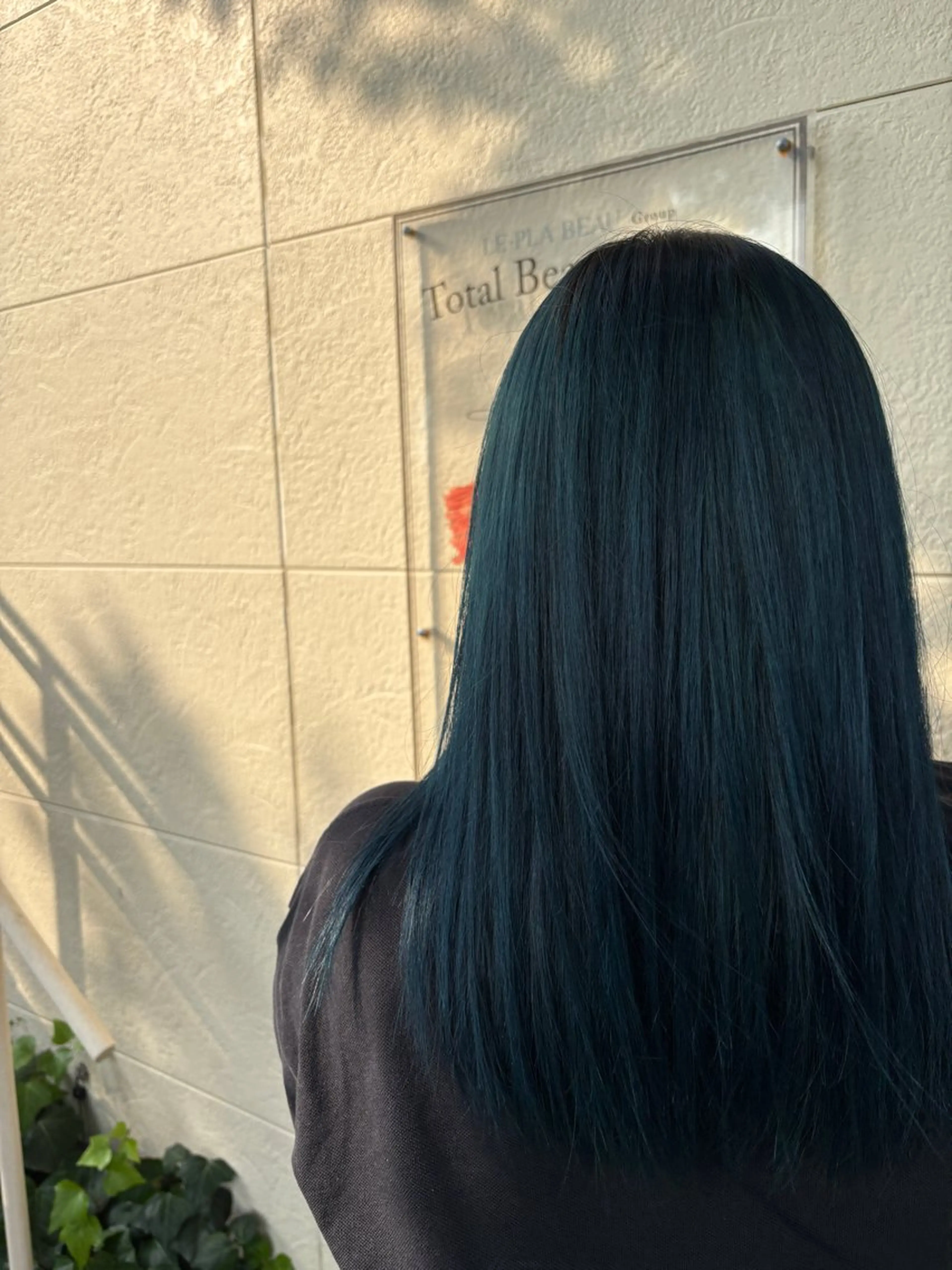 セミロング カラー ルプラボウ　岡田 莉音のヘアスタイル