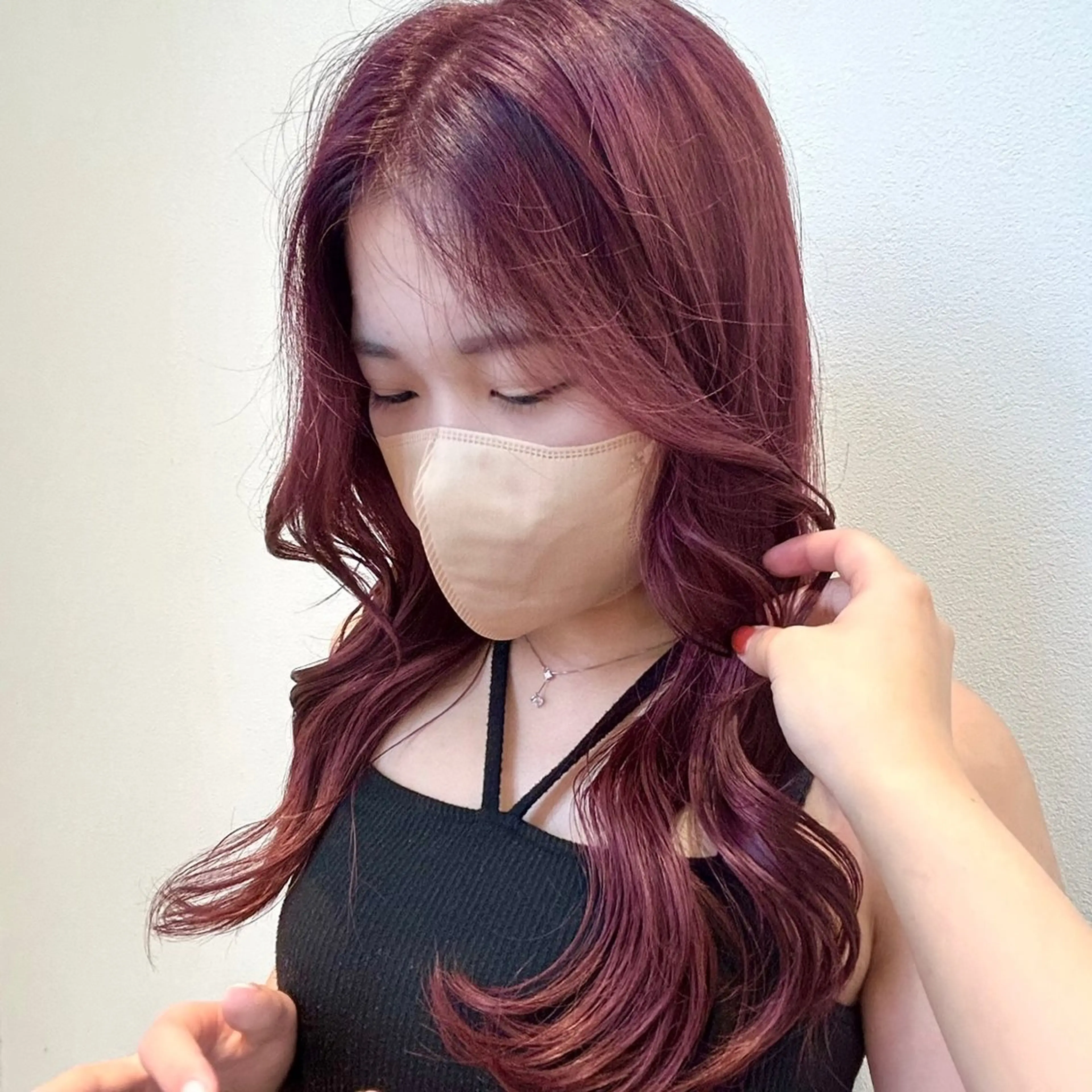 ロング カット ヘアカラー 根岸 麻菜のヘアスタイル