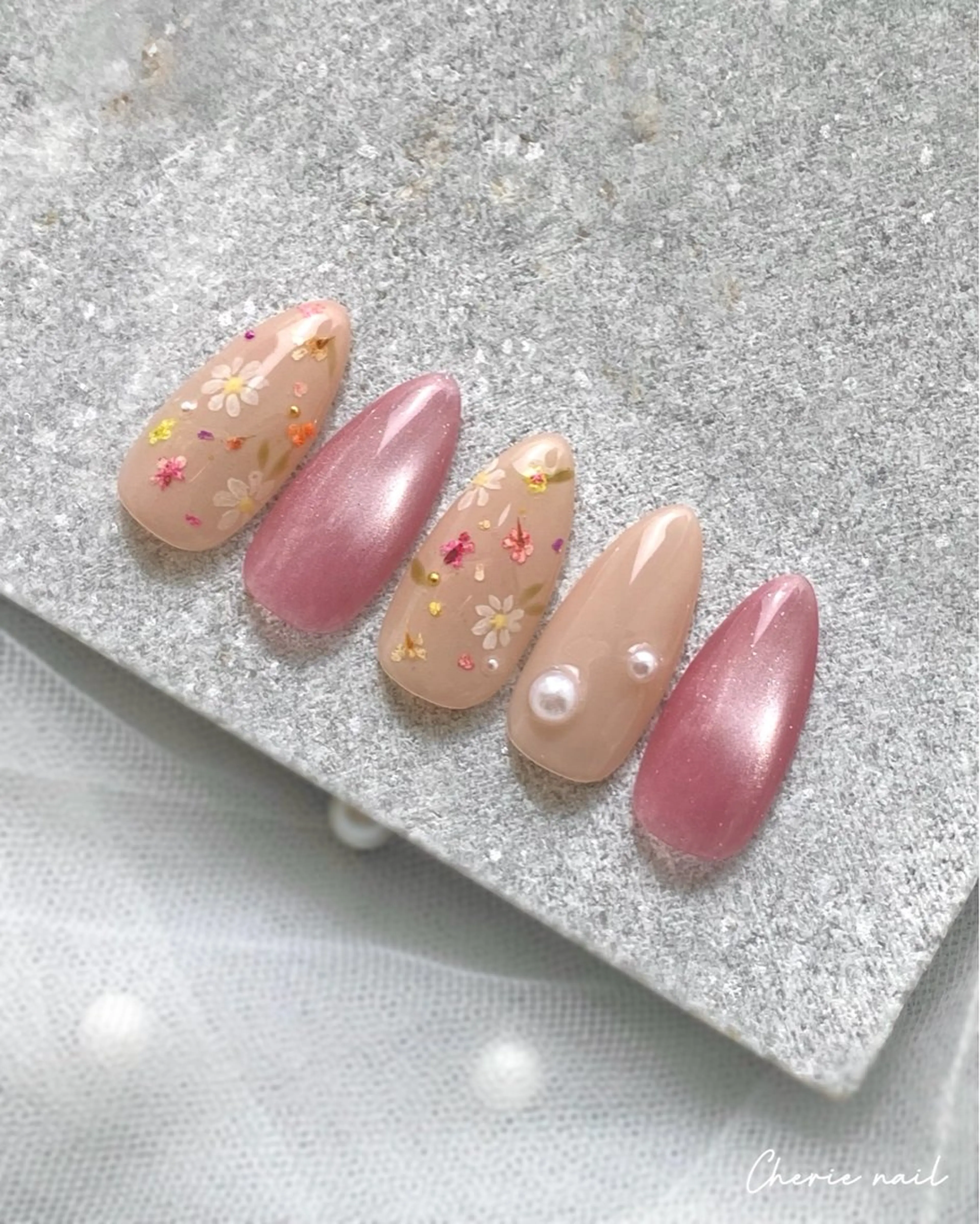 ネイル フラワーネイル ジェルネイル マグネットネイル ピンク 春ネイル ハンドネイル Cherienail yunaのネイルデザイン