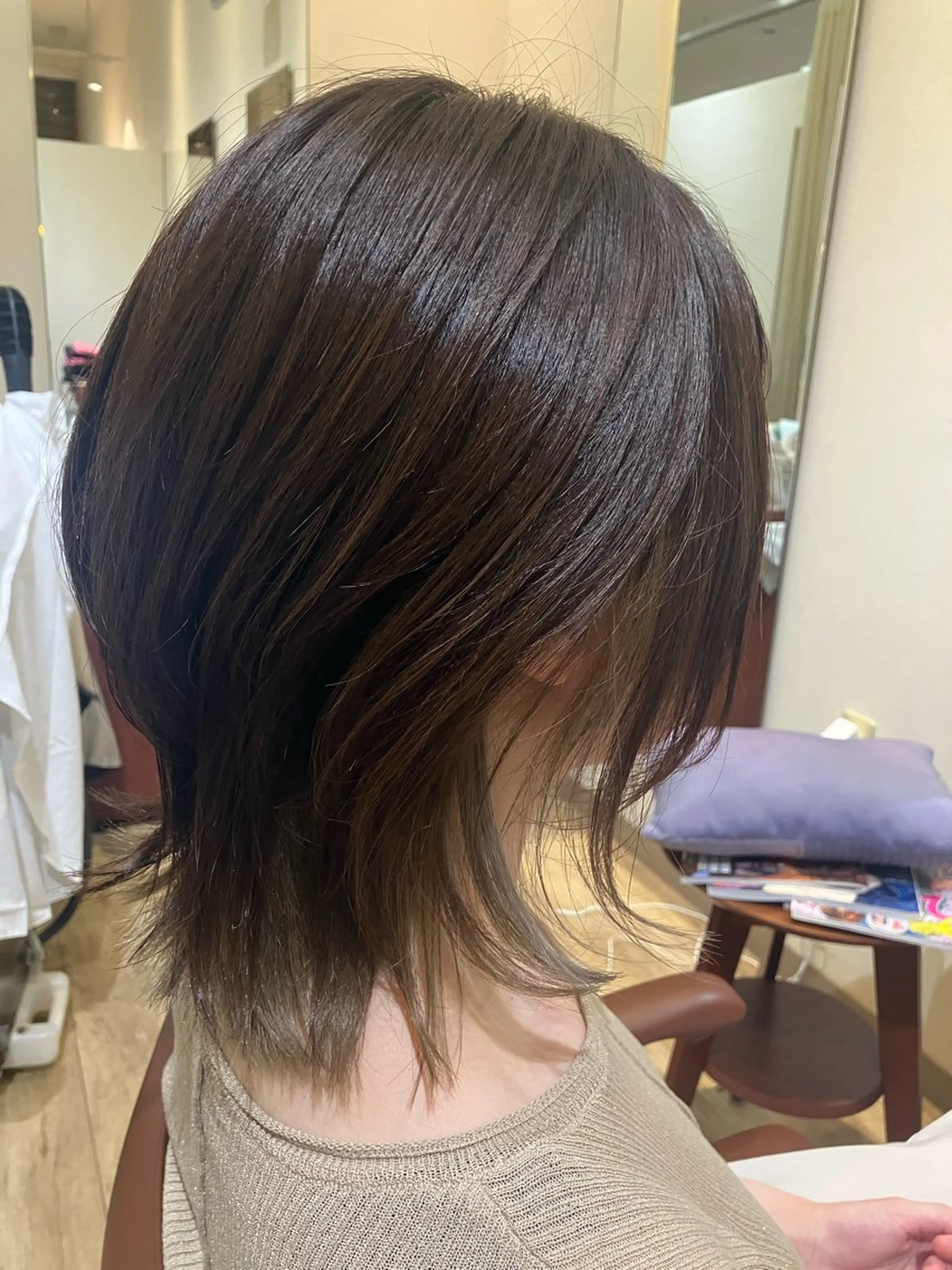 ミディアム カラー ブリーチ グレージュ レイヤーカット ウルフカット ウルフレイヤー salon C ヤマダのヘアスタイル