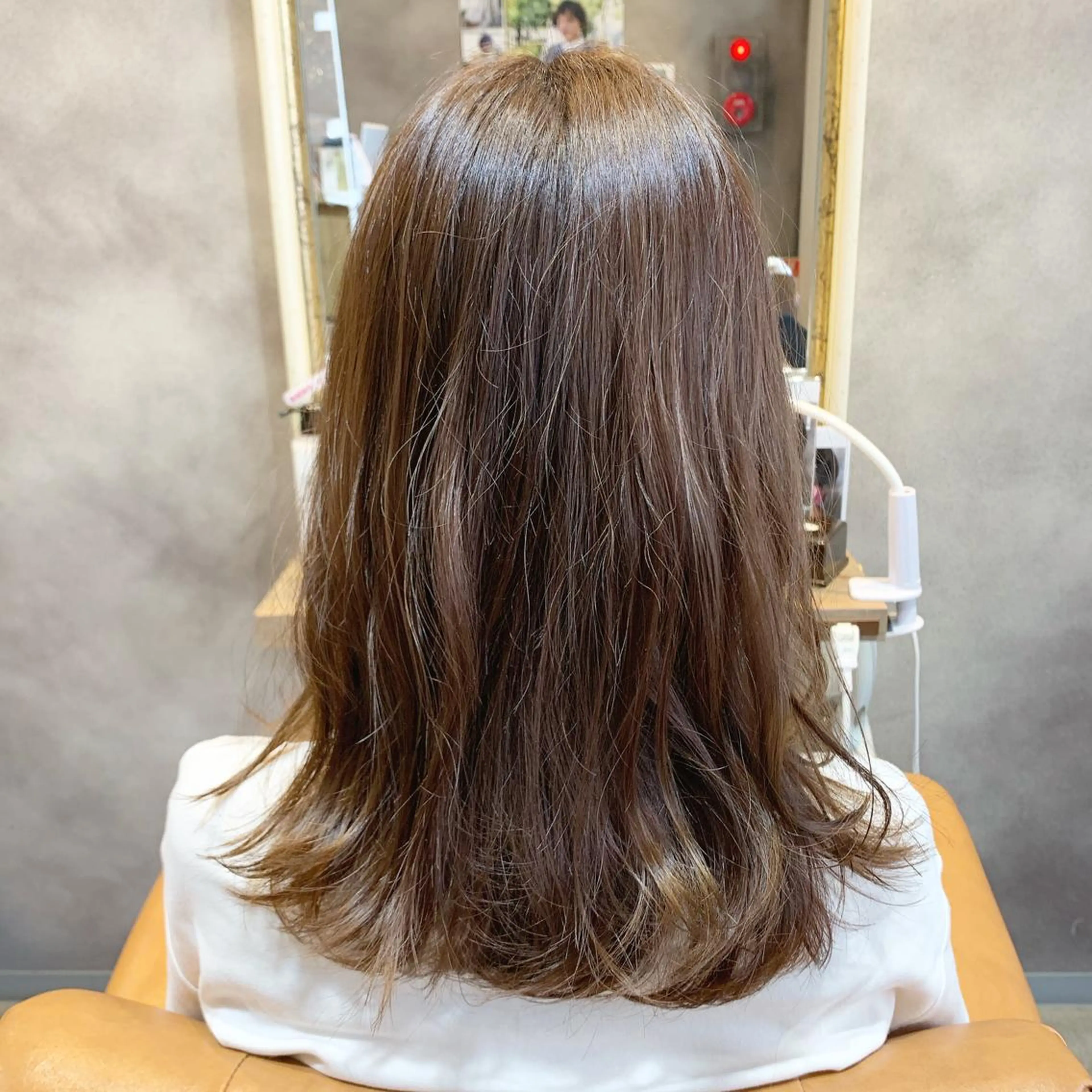 セミロング CHIC 岩下真衣のヘアスタイル