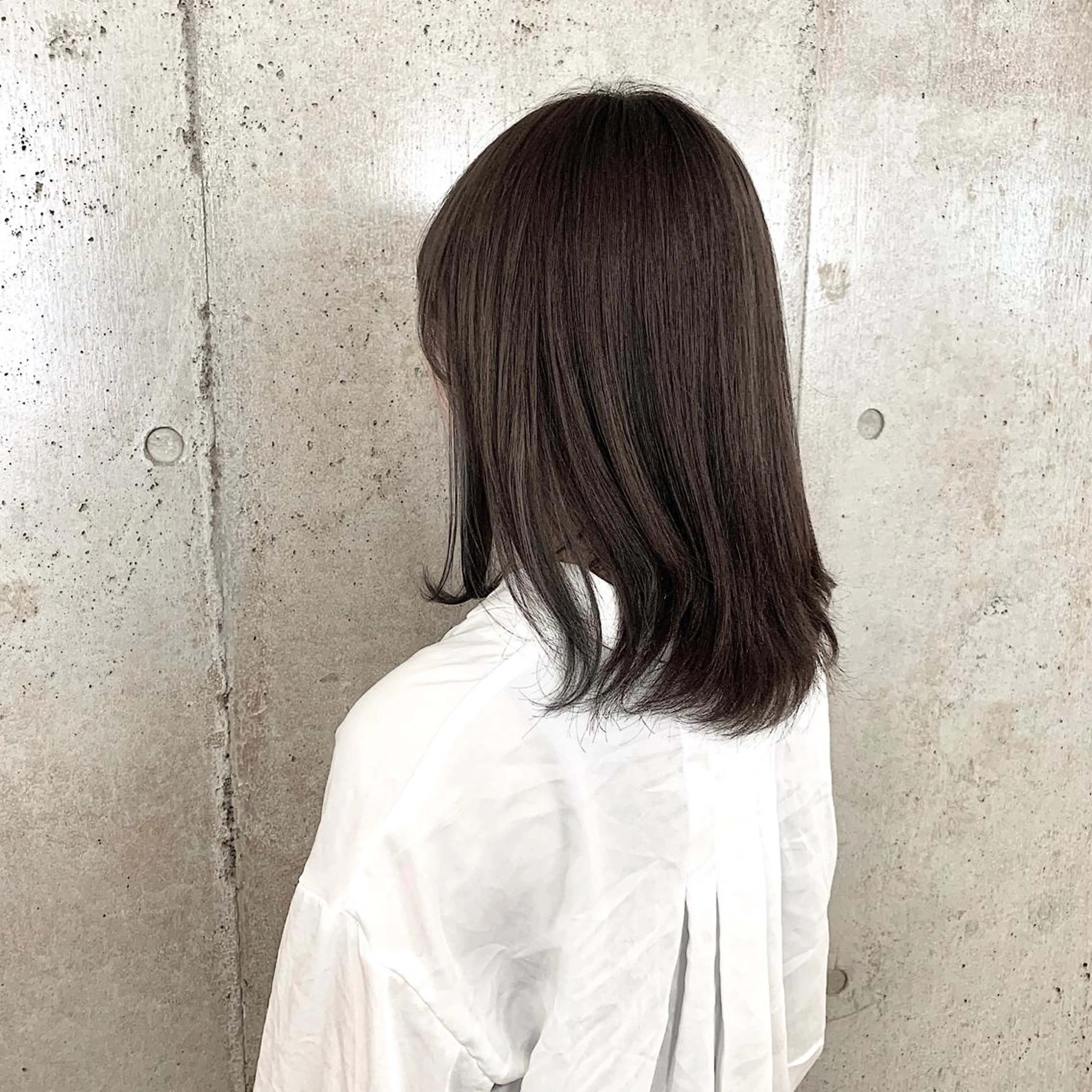 セミロング カラー グレージュ ヘアカラー トリートメント ヘッドスパ 二宮 早智子のヘアスタイル