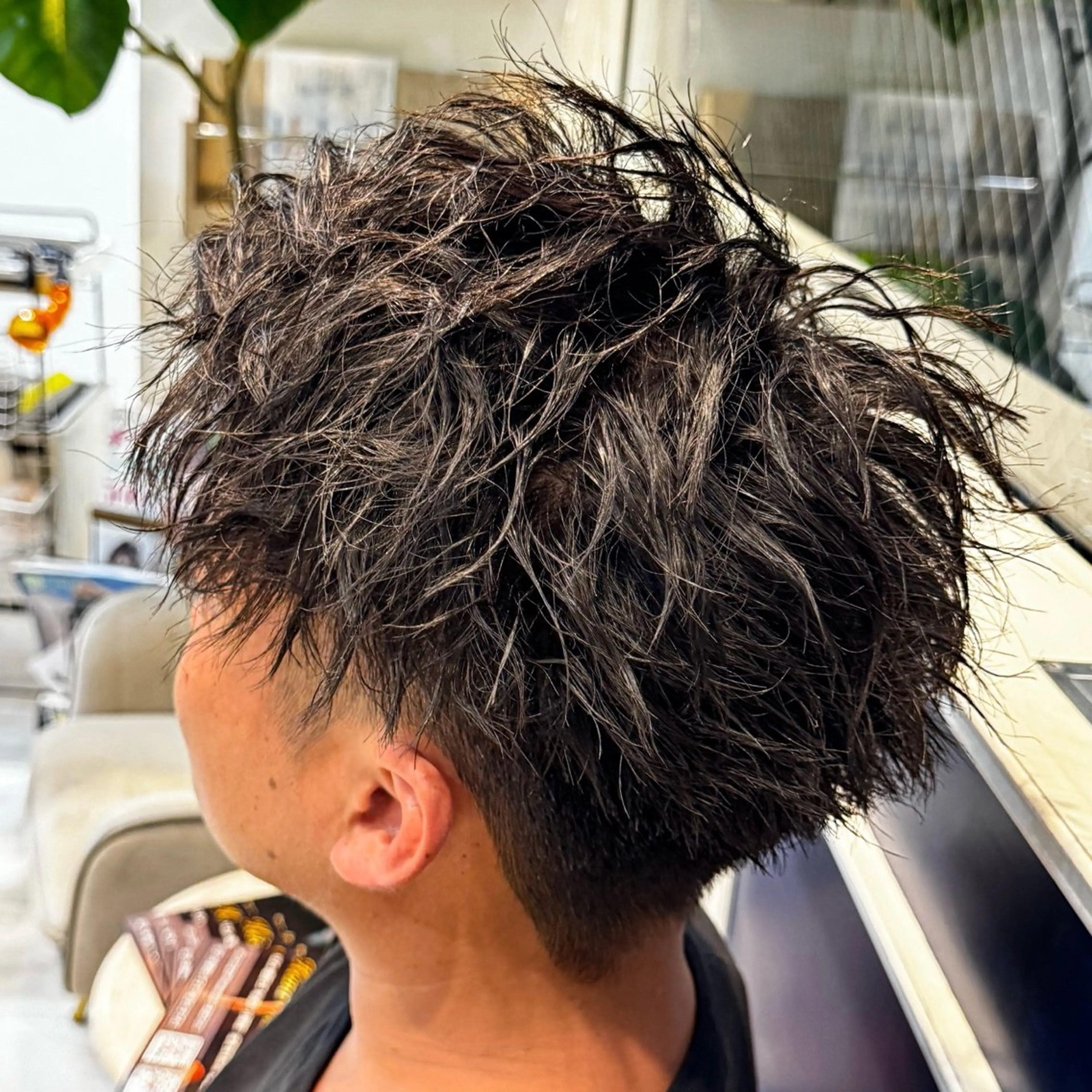 ショート パーマ メンズ メンズパーマ ツイストスパイラルパーマ スパイラルパーマ カット 吉田 新平のヘアスタイル