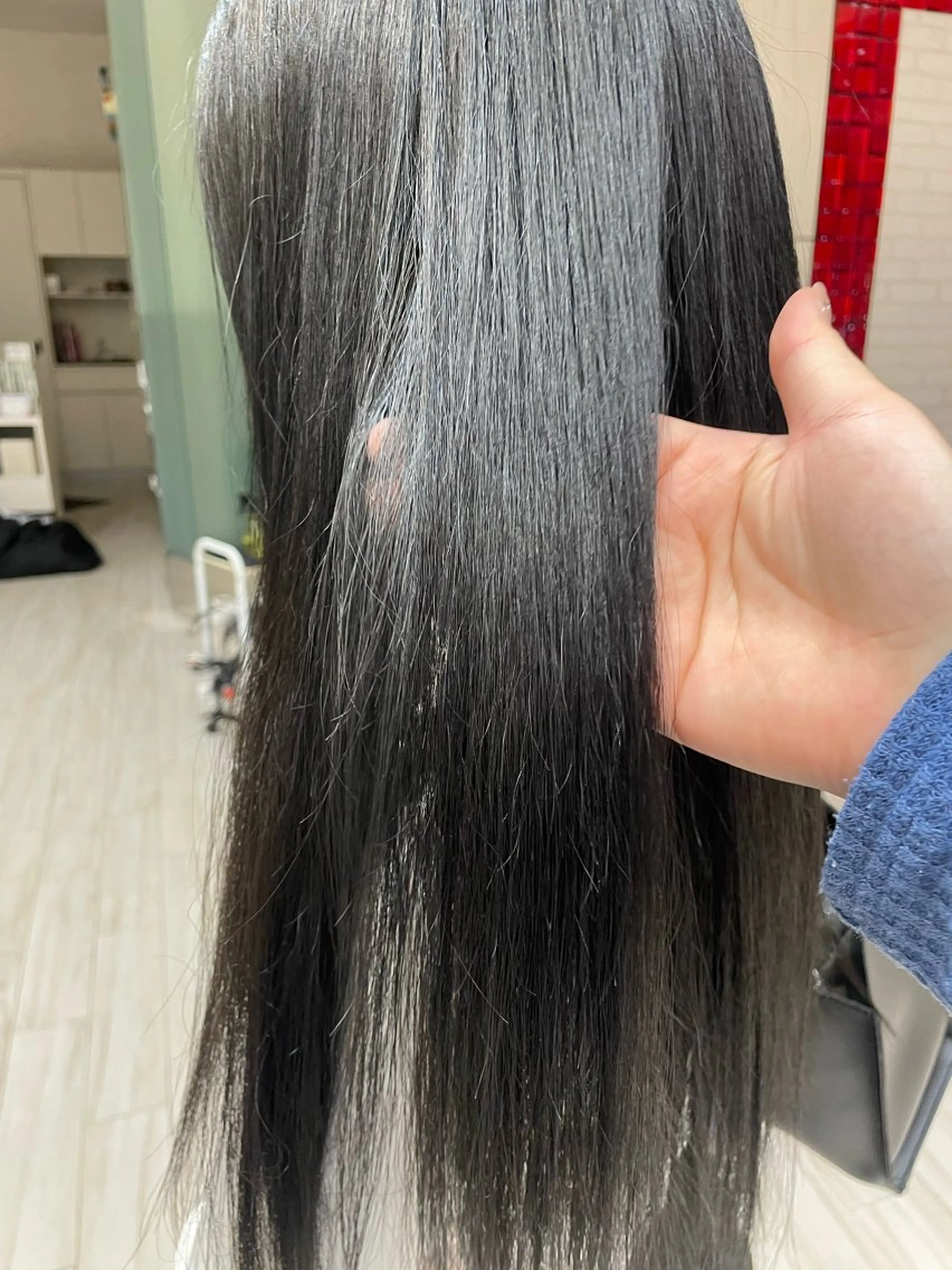 ロング カラー 黒髪 ブルーカラー ブルーブラック 縮毛矯正 カット 縮毛矯正 飯塚 愛美のヘアスタイル