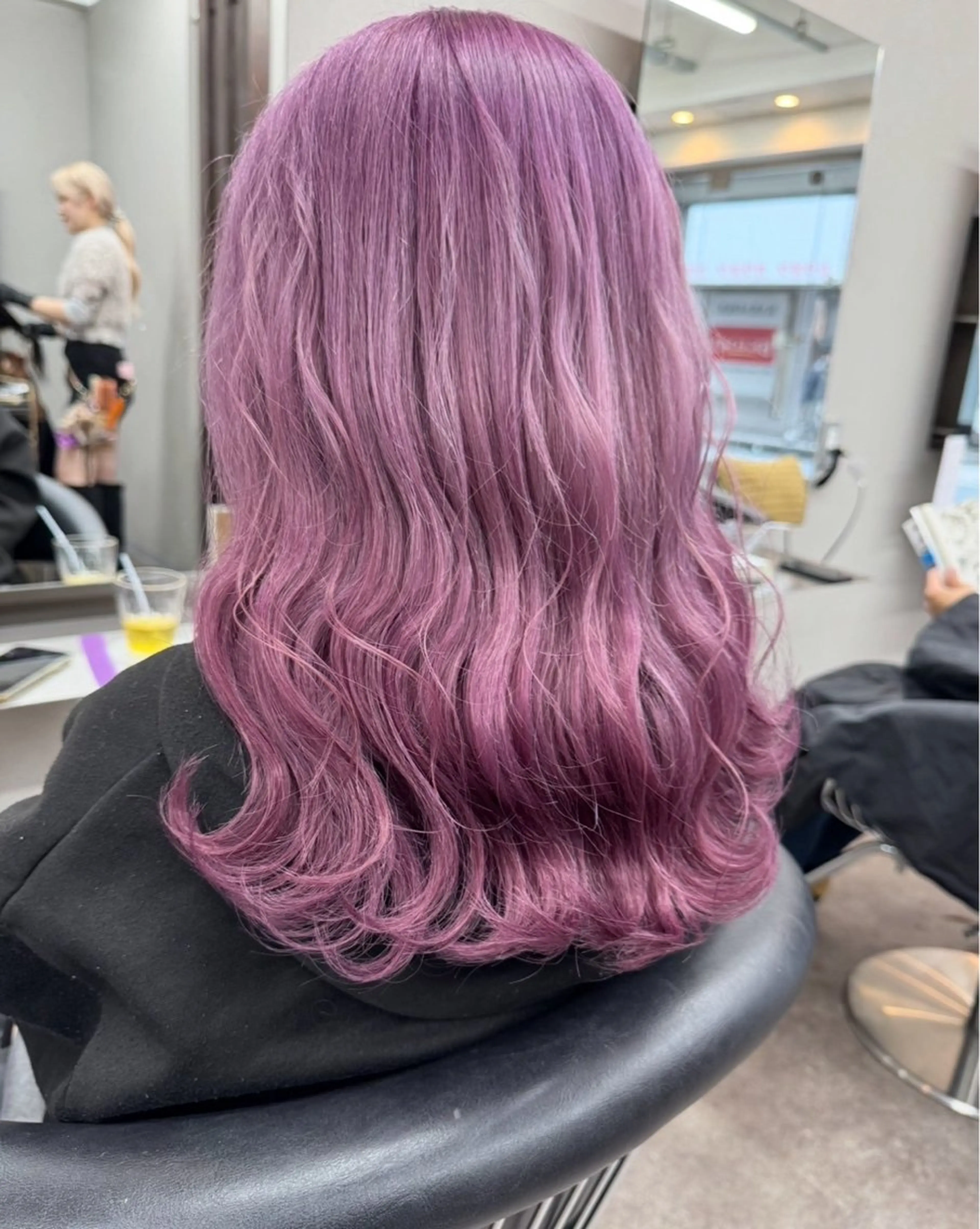 セミロング ヘアカラー かのブリーチカラー 🎧⛓️🩶のヘアスタイル