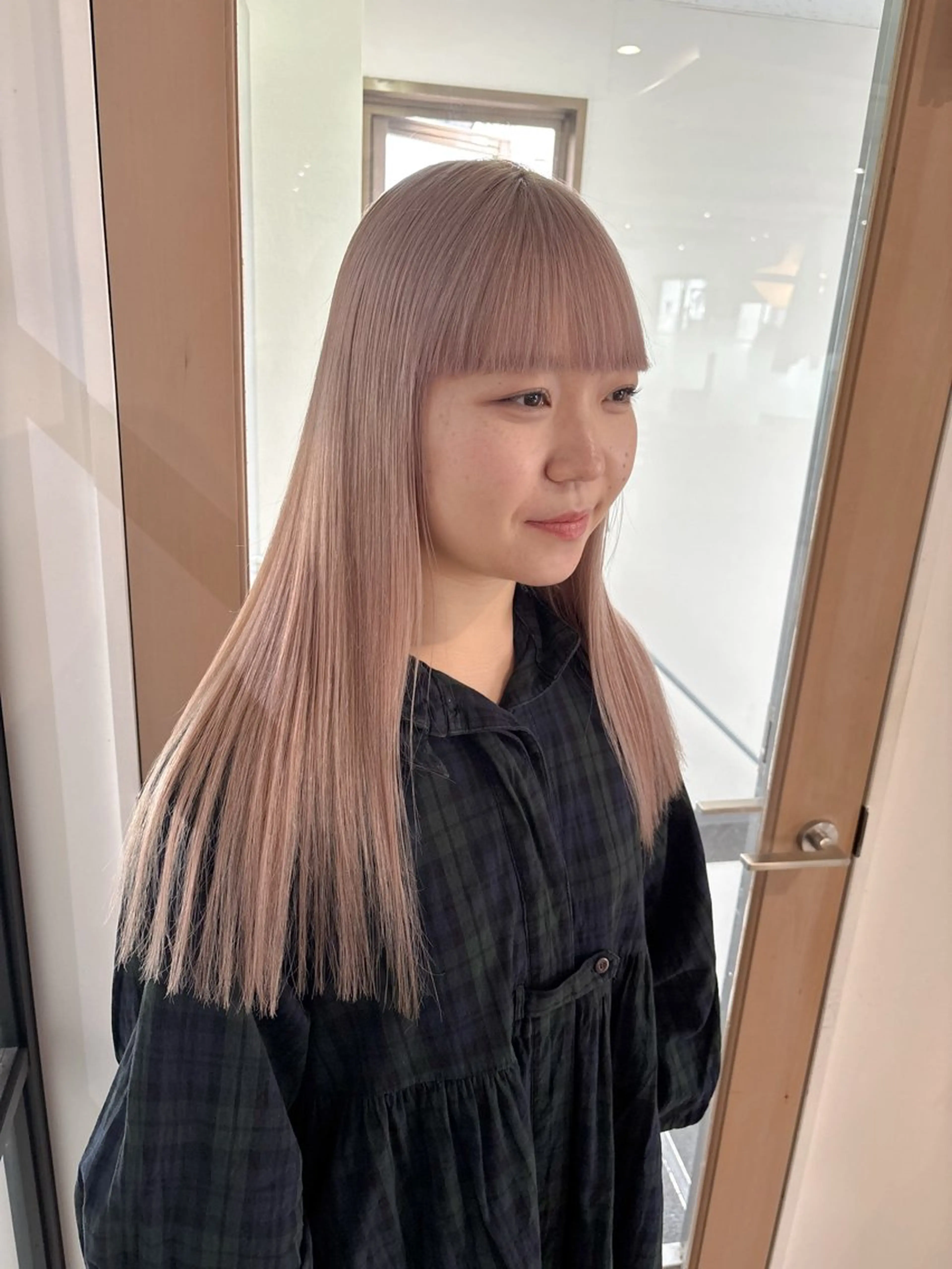 ロング カラー ベージュカラー ミルクティーベージュ ワイドバング カット ヘアカラー Takuma Suzuki中目黒のヘアスタイル