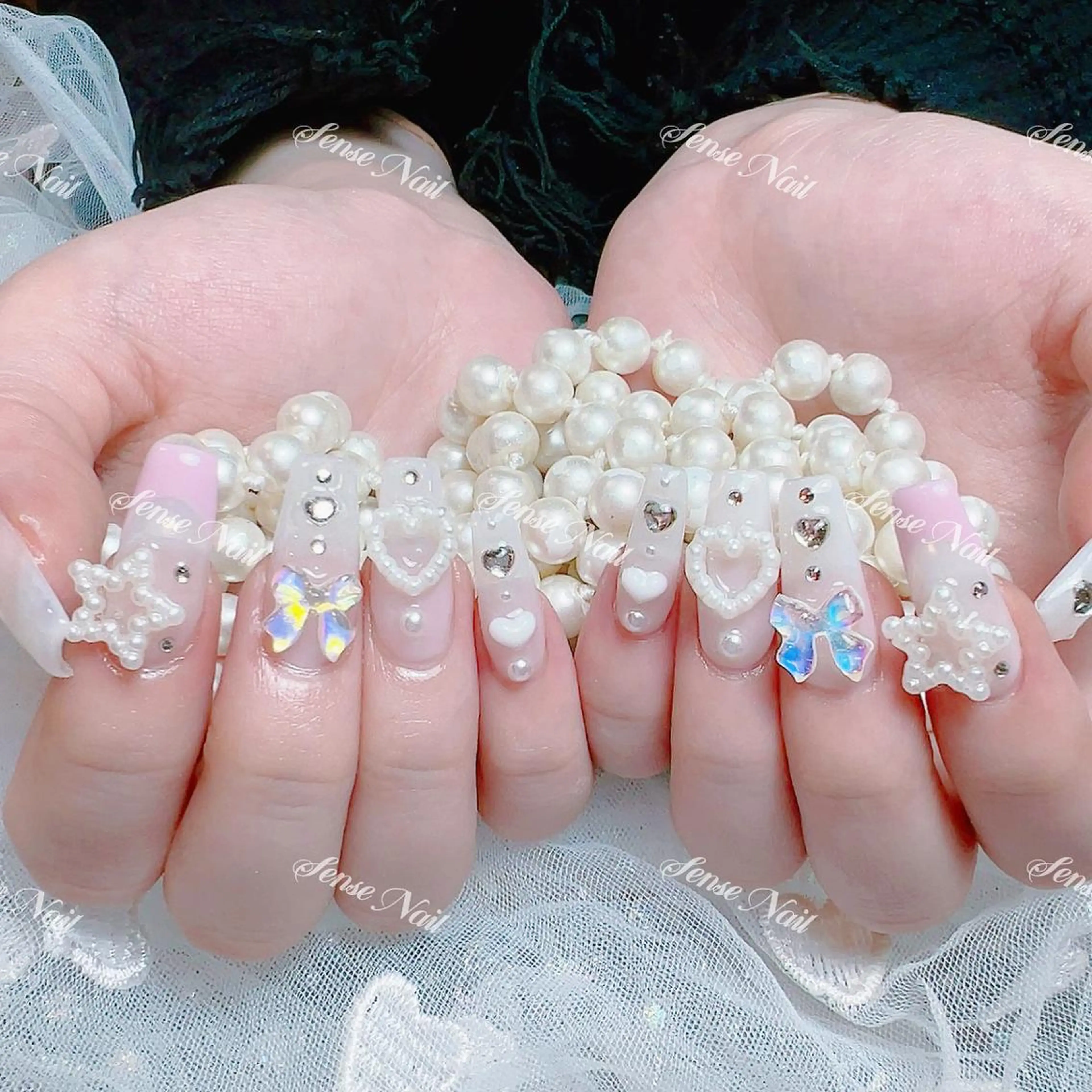 アイブロウ ハンドネイル Bunny 🐰のネイルデザイン