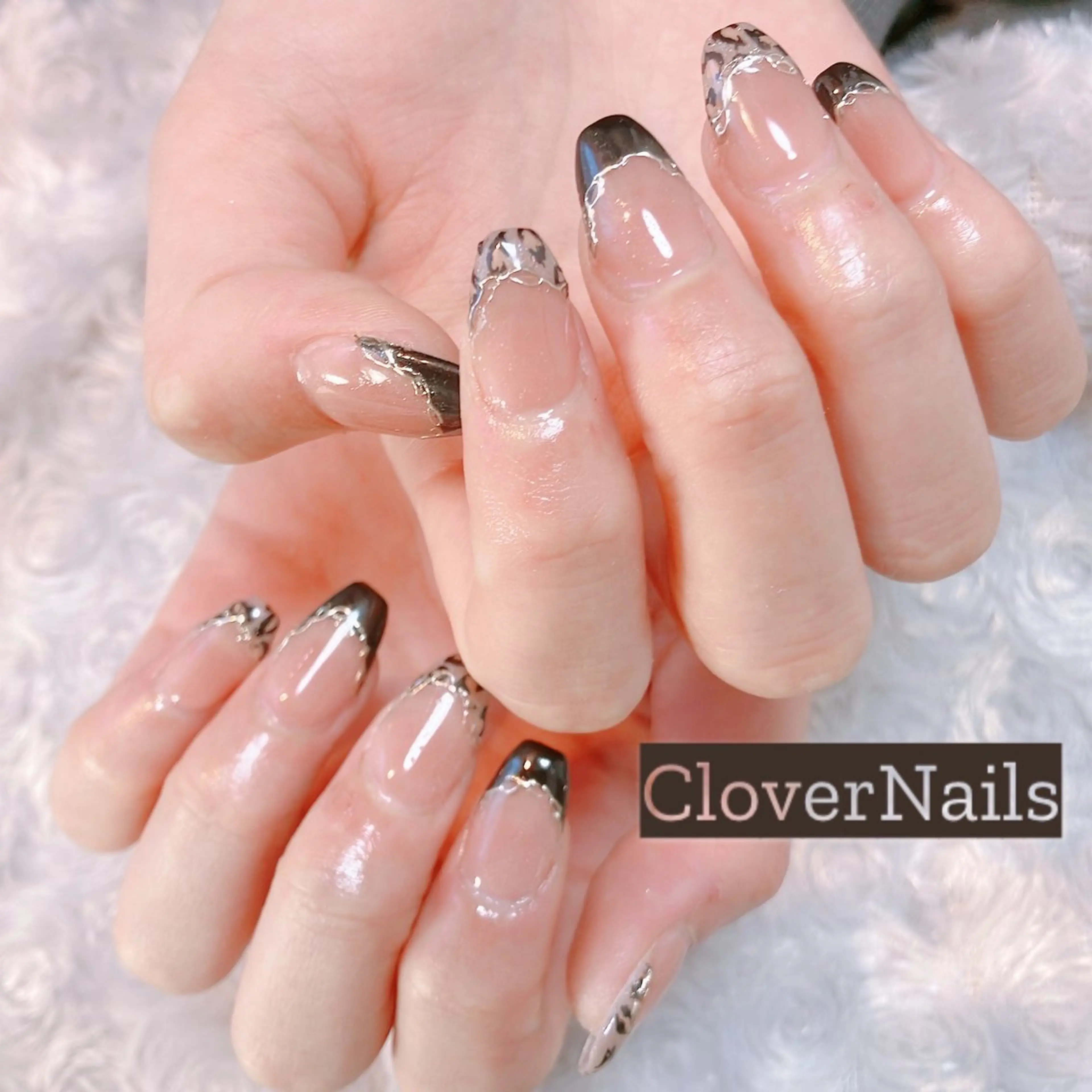 ネイル アニマル柄 フレンチネイル シルバー シンプルネイル ハンドネイル 自宅ネイルサロン クロバーネイルのネイルデザイン