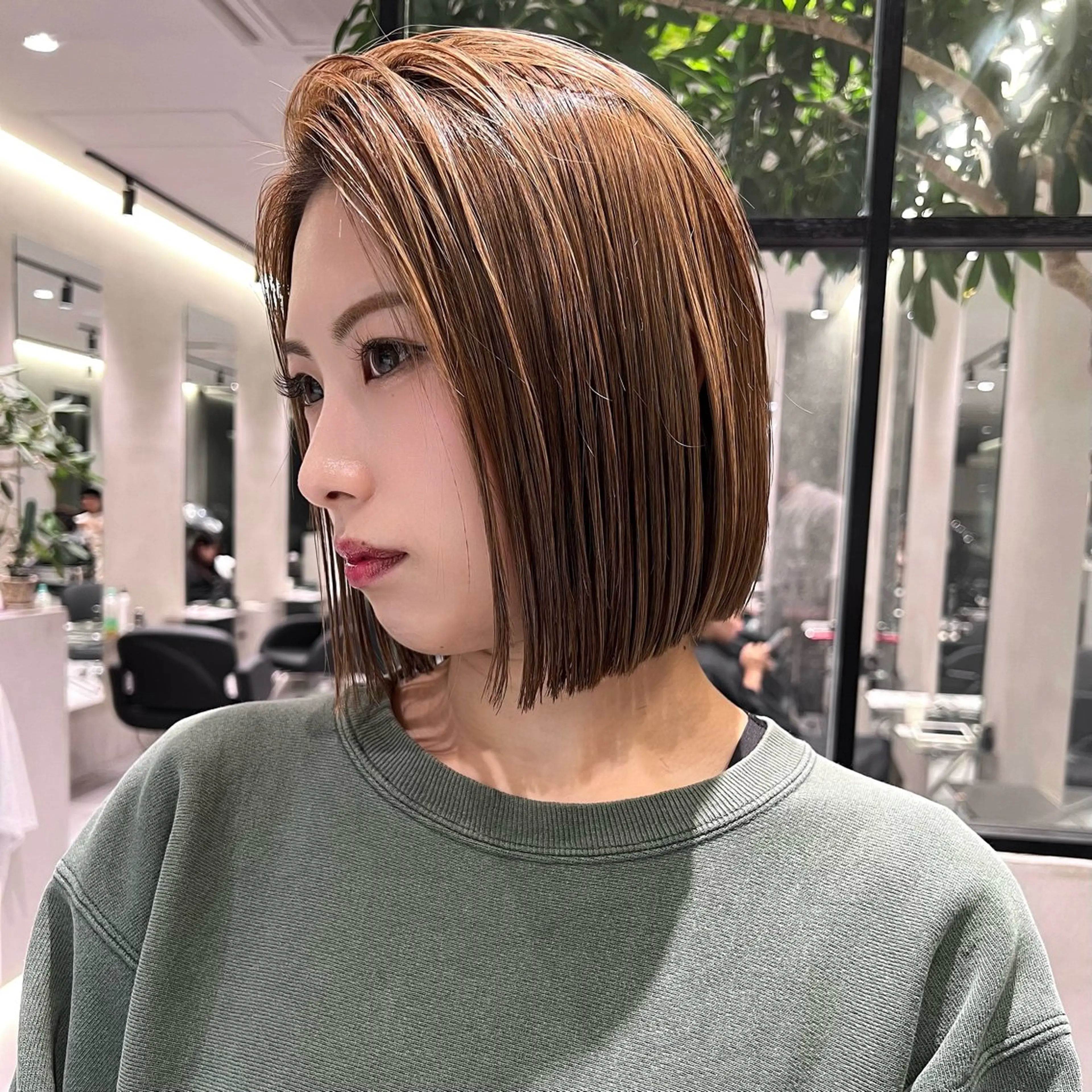 ショート ボブ 髪質改善 似合わせカット トリートメント ハイトーン/レイヤー カット岩田健斗/新宿のヘアスタイル