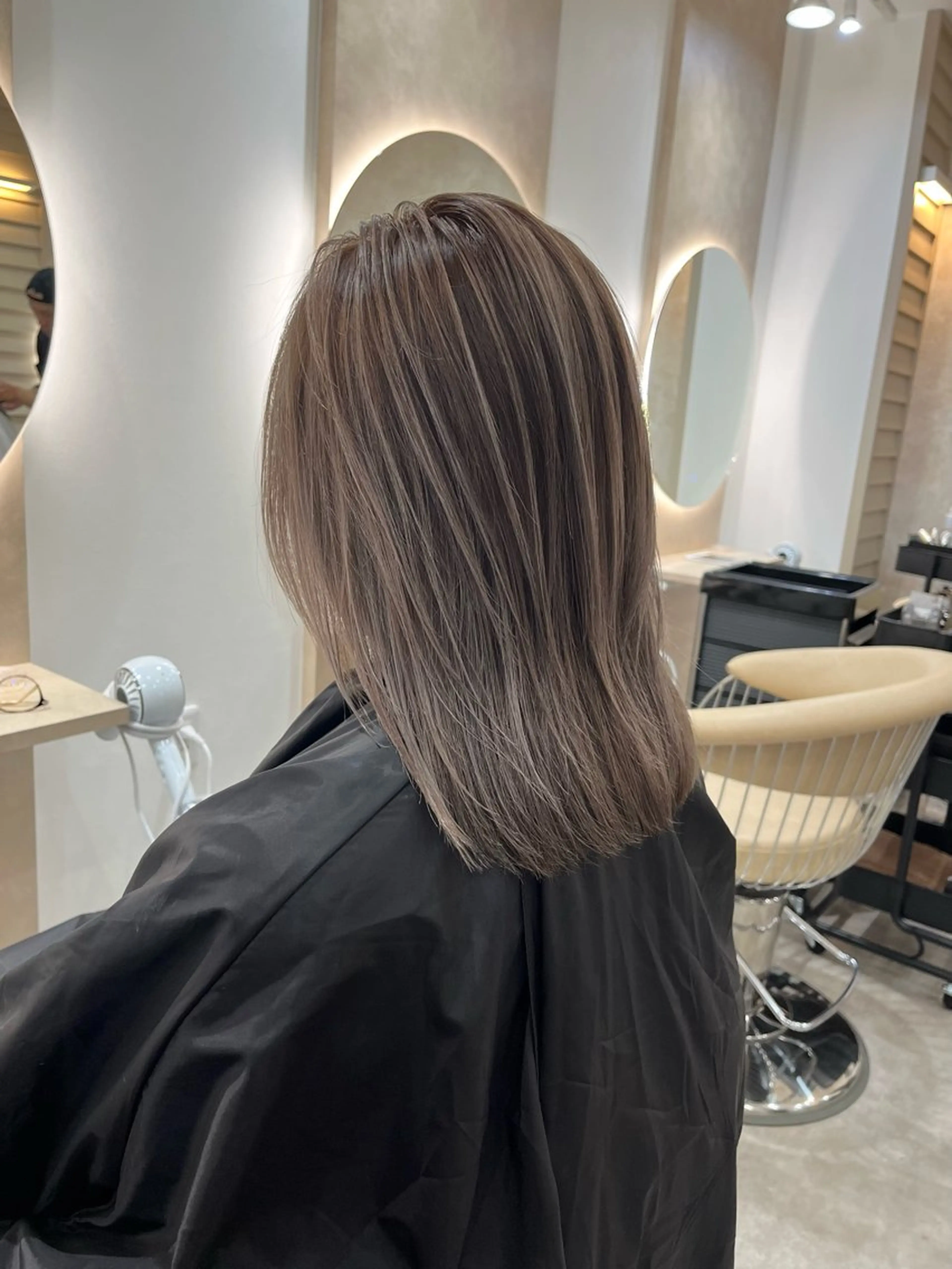 ミディアム レイヤーカット 廣庭 勇人のヘアスタイル