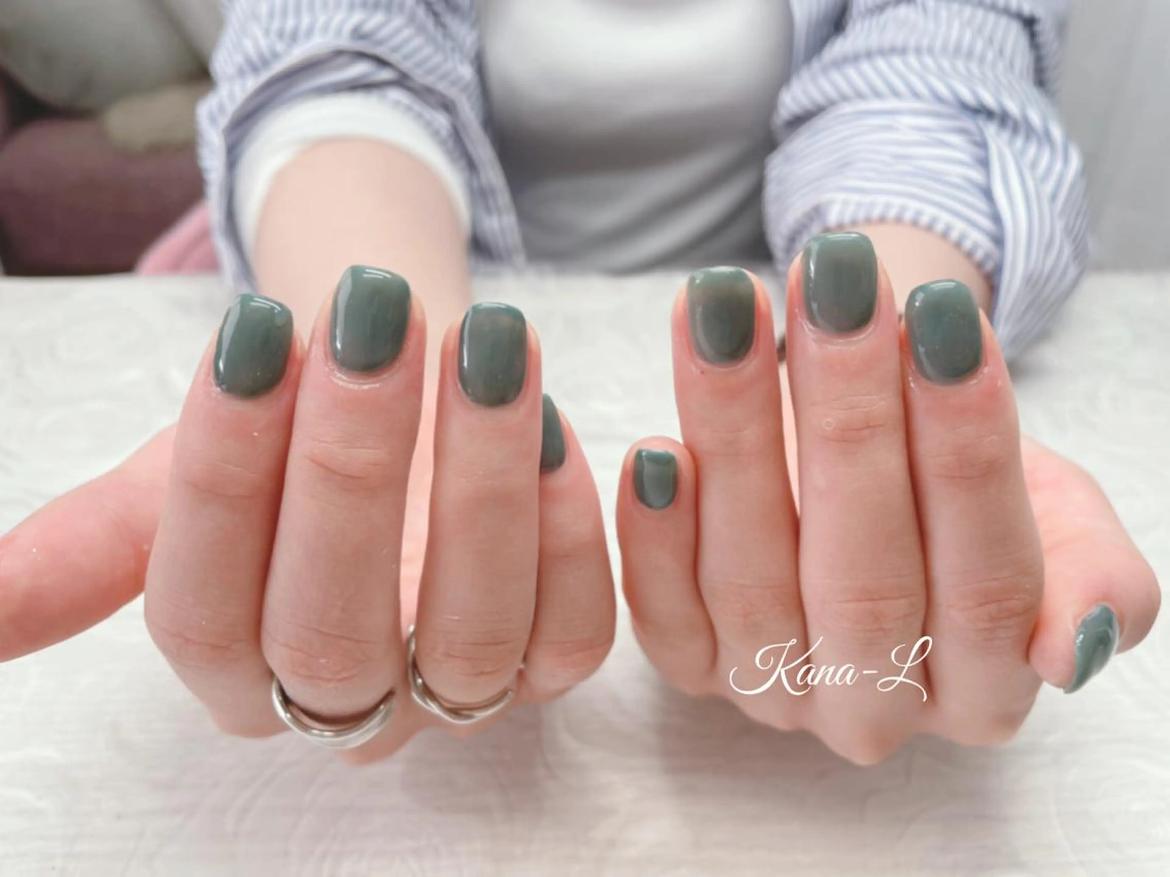 カラー ネイル グリーン 芦辺 香奈のネイルデザイン