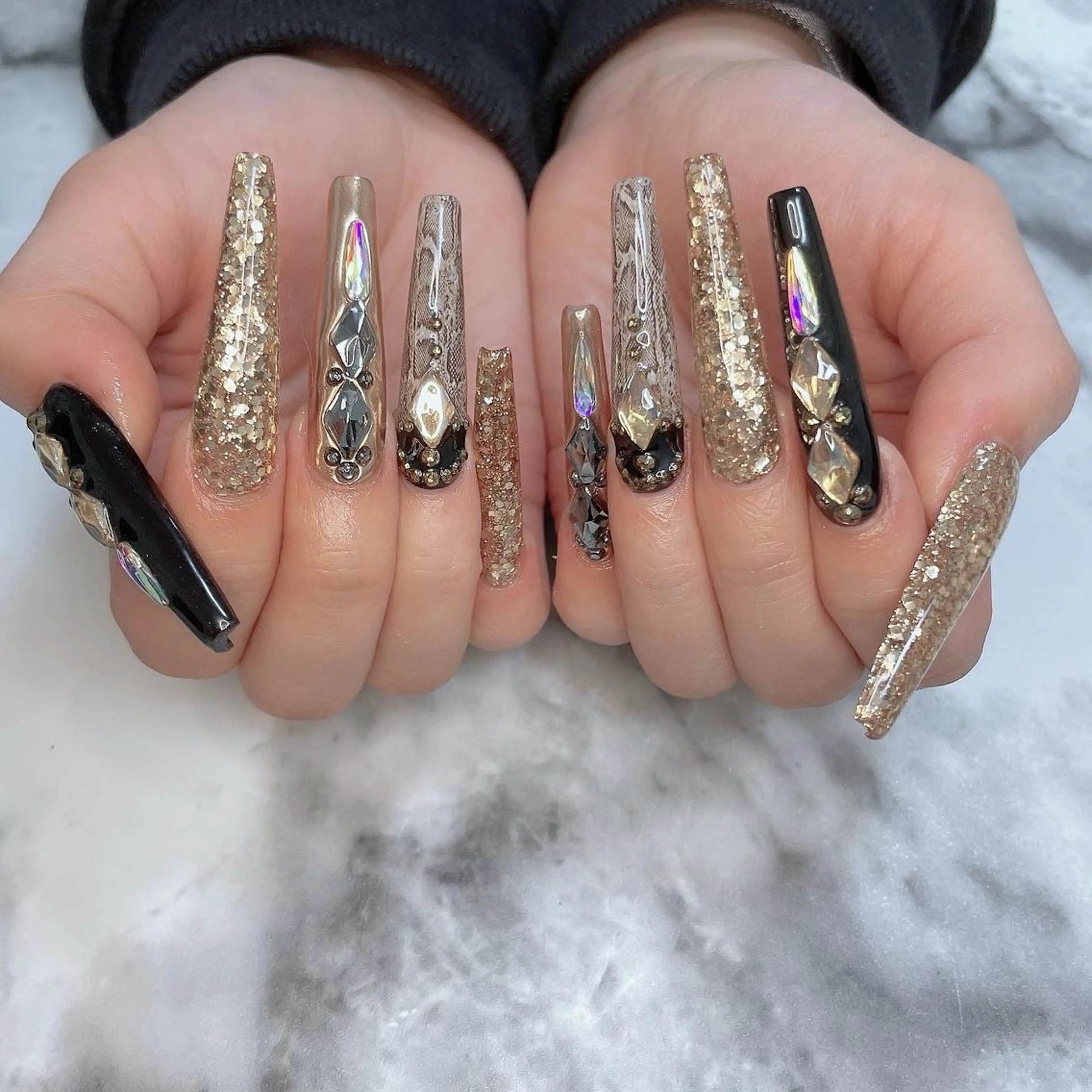 ネイル ロングネイル ハンドネイル Kayo 💅のネイルデザイン