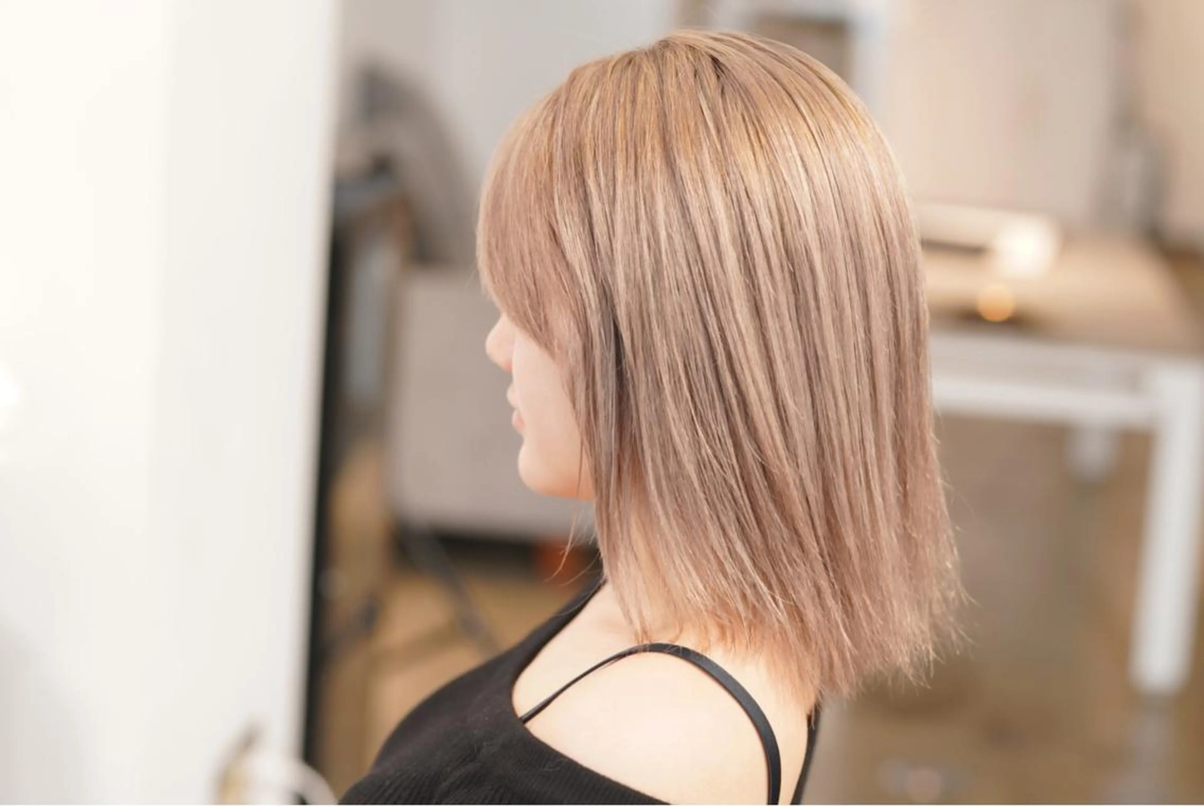 セミロング カラー ブリーチ ハイトーン/レイヤー /ケアブリーチ石川治のヘアスタイル