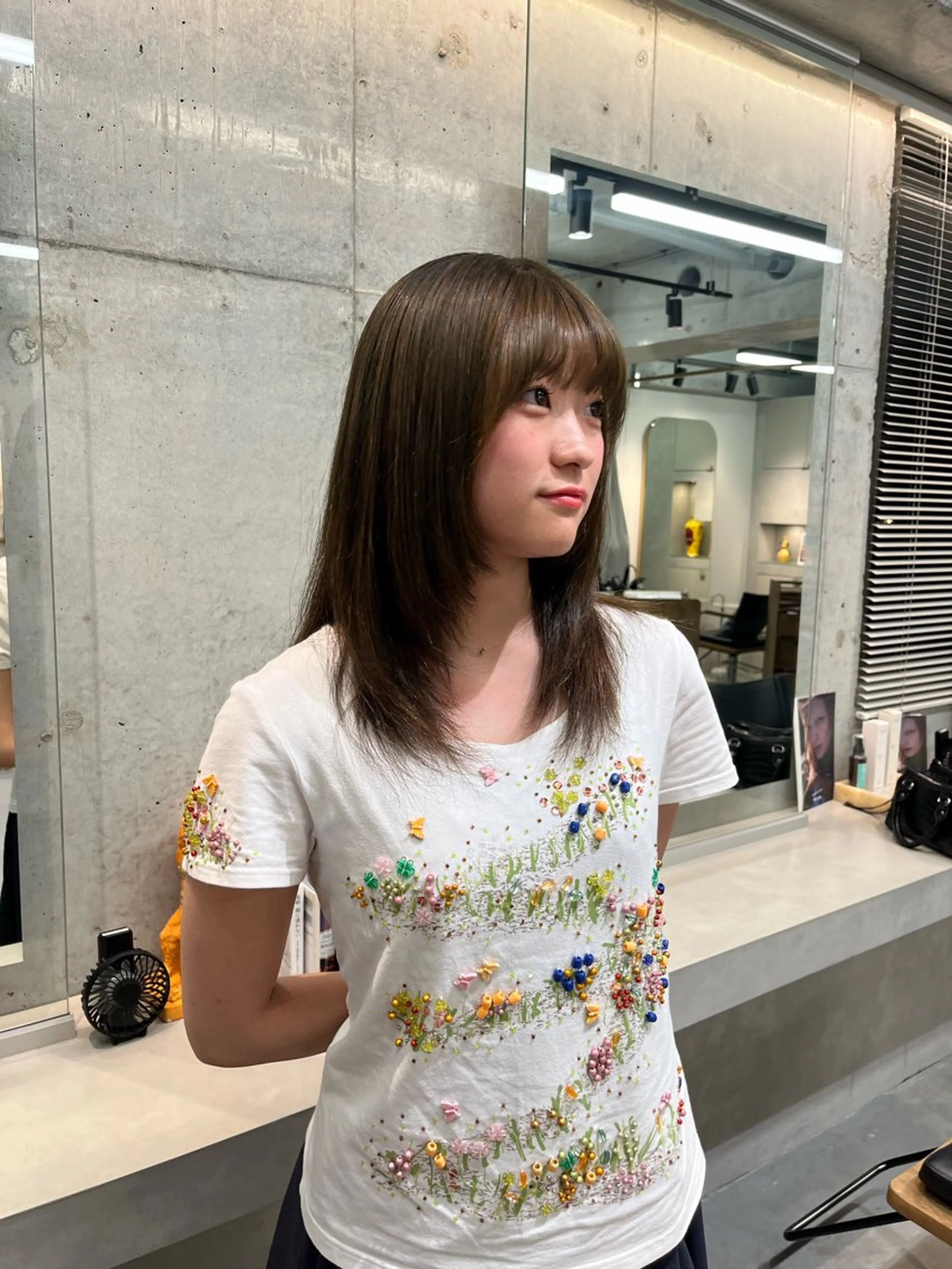ミディアム カラー Elilume MIYUのヘアスタイル