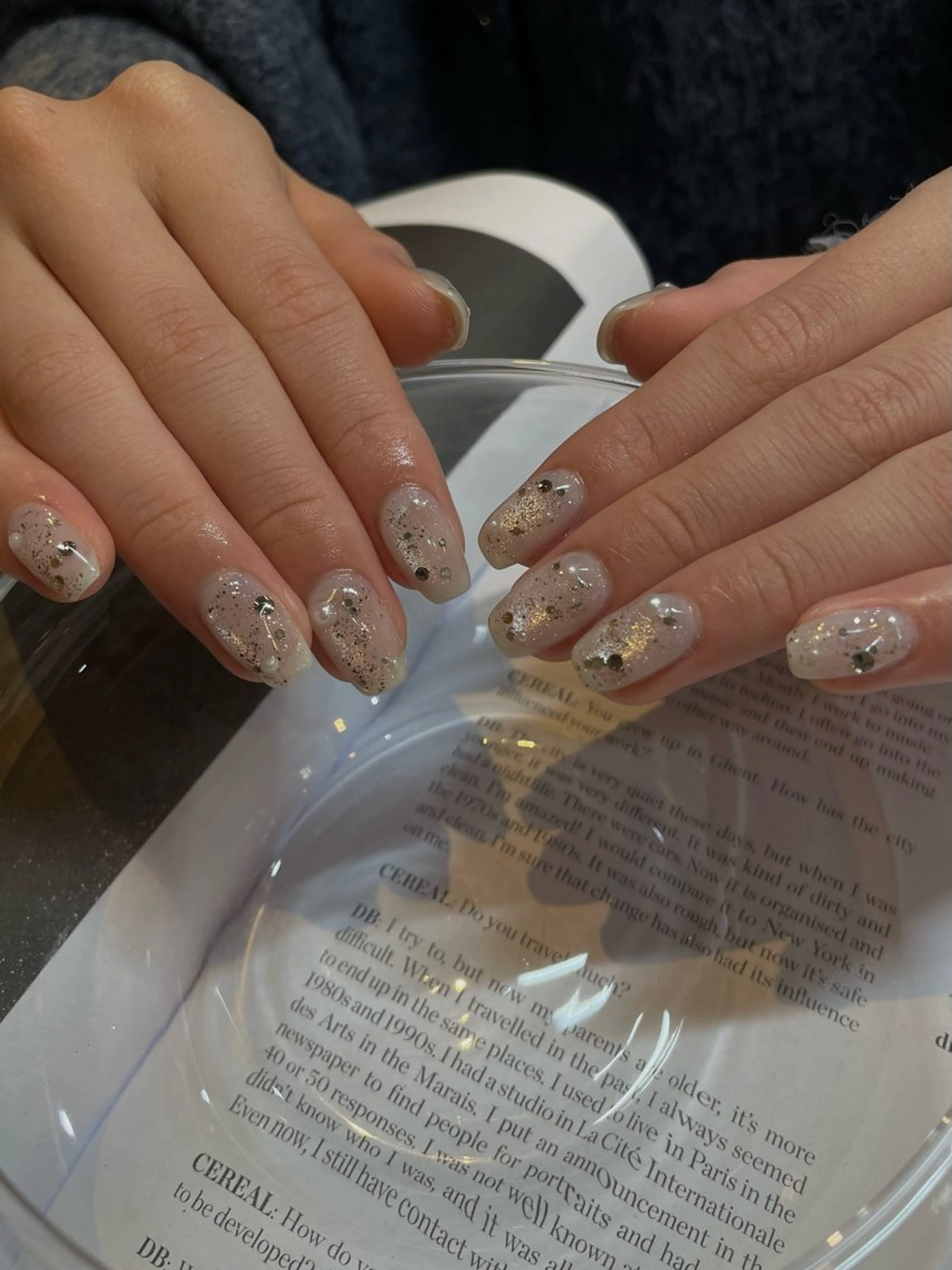 ネイル ハンドネイル anyora nail salon所属・大人ワンホン キラキラ／Ayanoのネイルデザイン