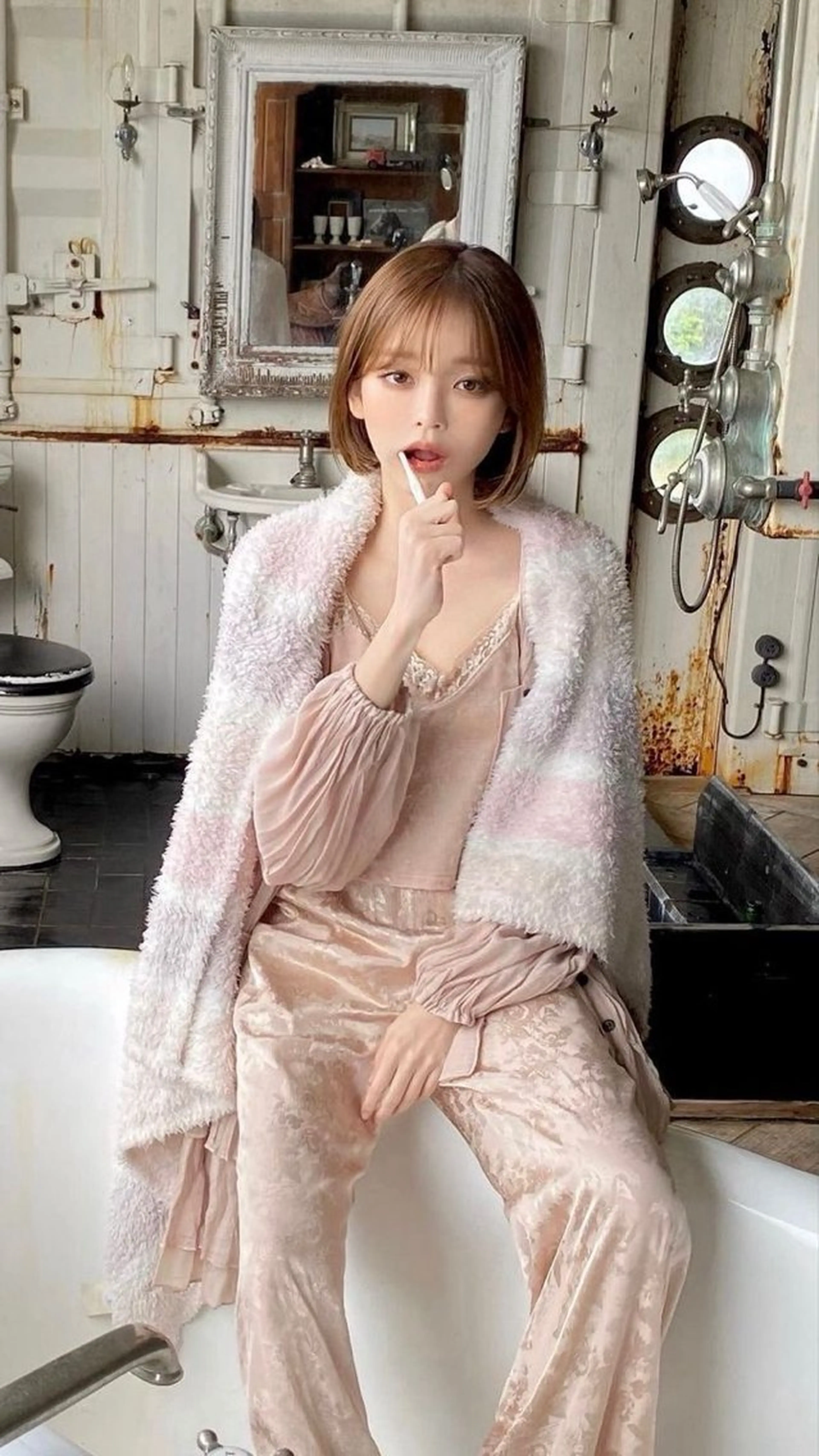 ショート カラー カット ヘアカラー トリートメント 莉乃/縮毛矯正/髪質 改善/艶カラーのヘアスタイル