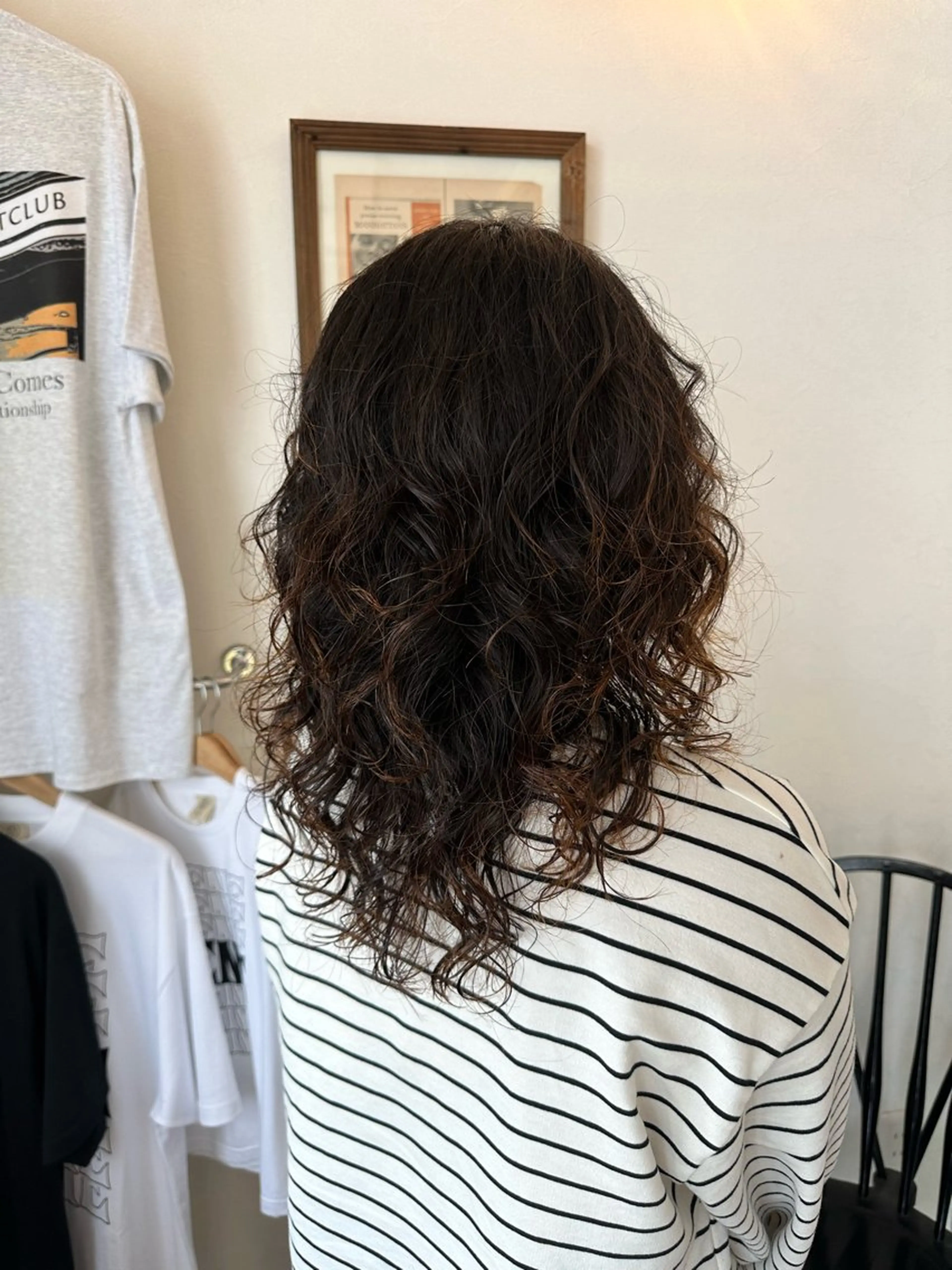 セミロング パーマ セミロングパーマ ウルフカット スパイラルパーマ 岩村 夏姫のヘアスタイル