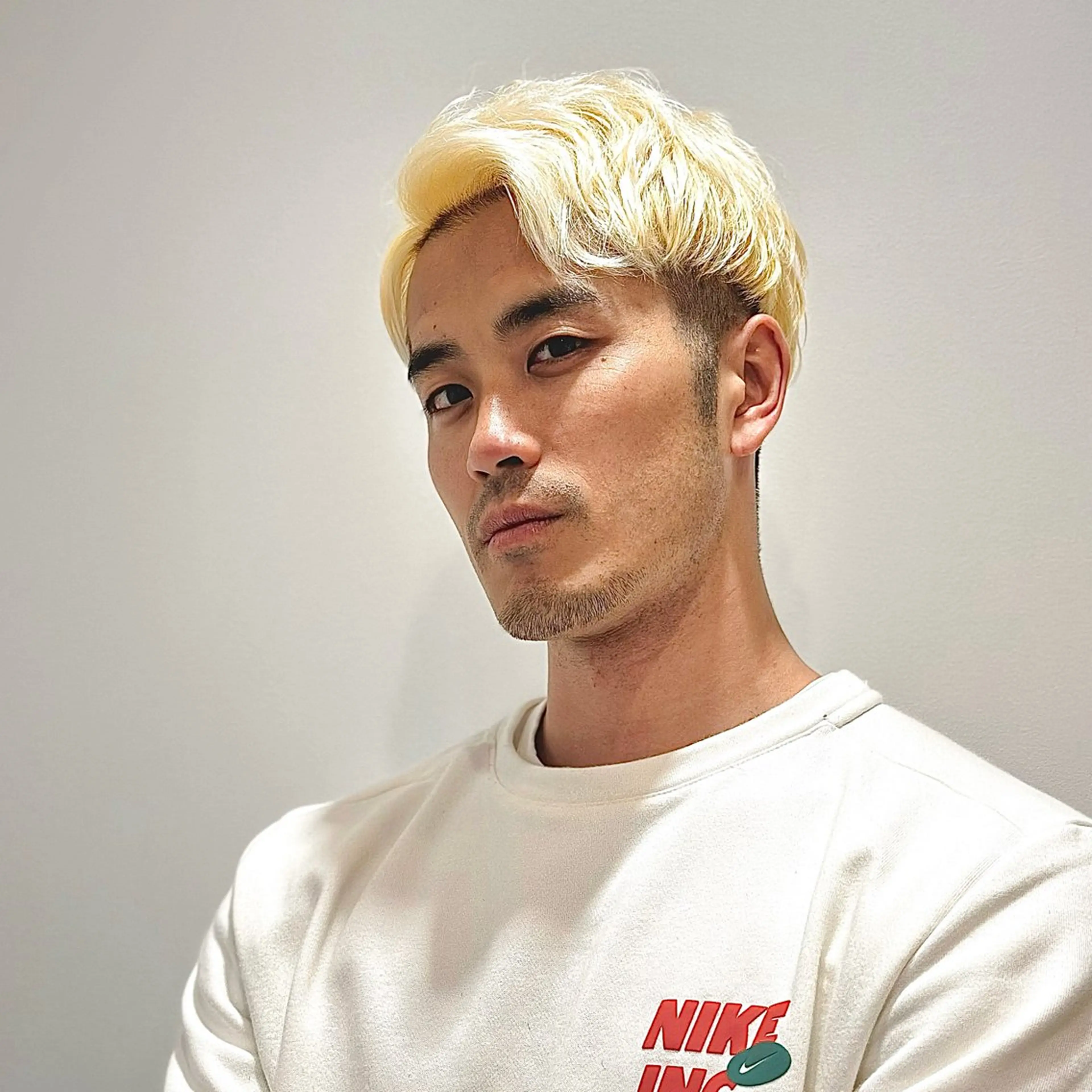 ショート カラー メンズ アップバング ダウンパーマ メンズハイトーン メンズパーマ メンズツイストパーマ 朝楽メンズパーマ 🥇メンズカット吉田のヘアスタイル