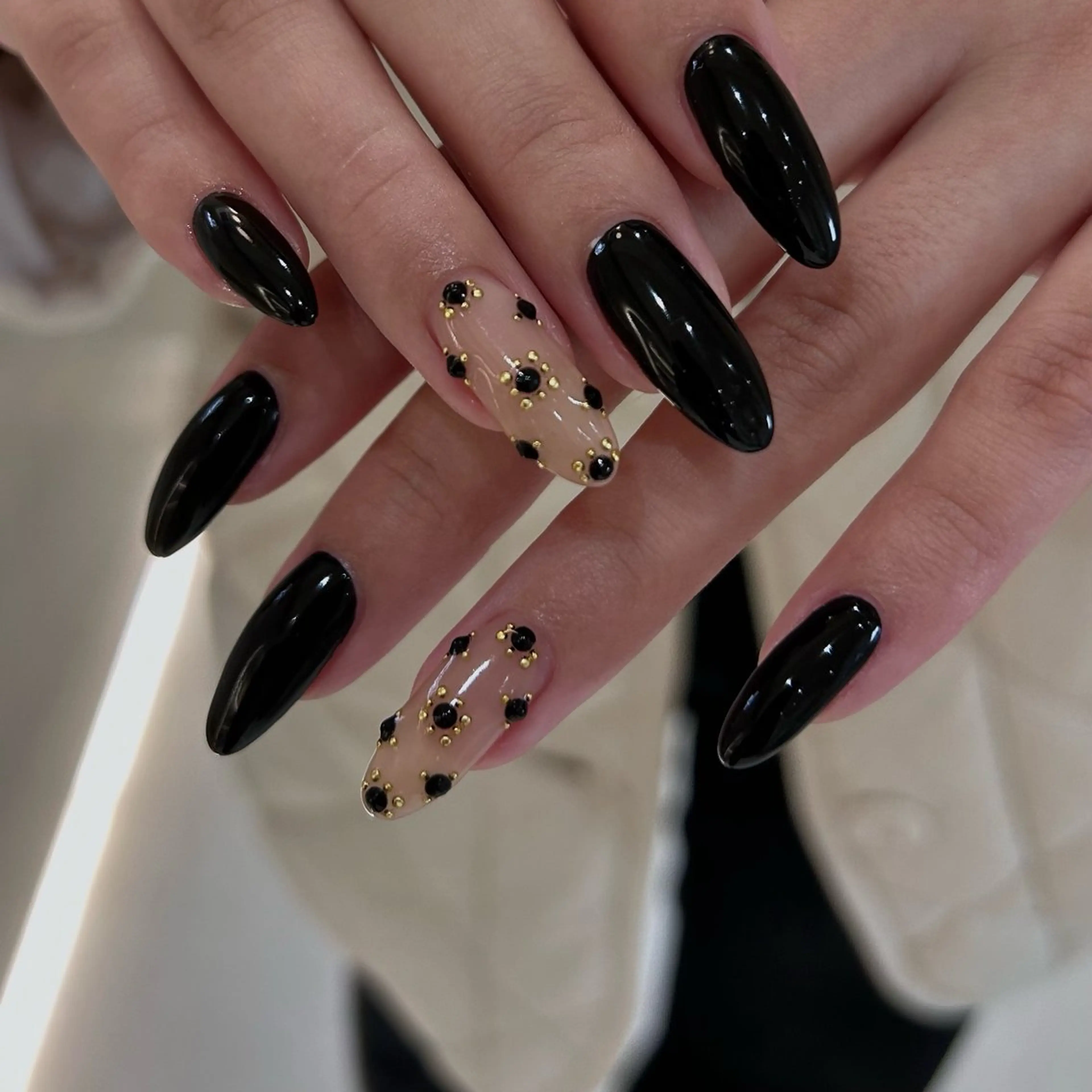 ネイル mikoto 🎀 艶々美フォルムのネイルデザイン