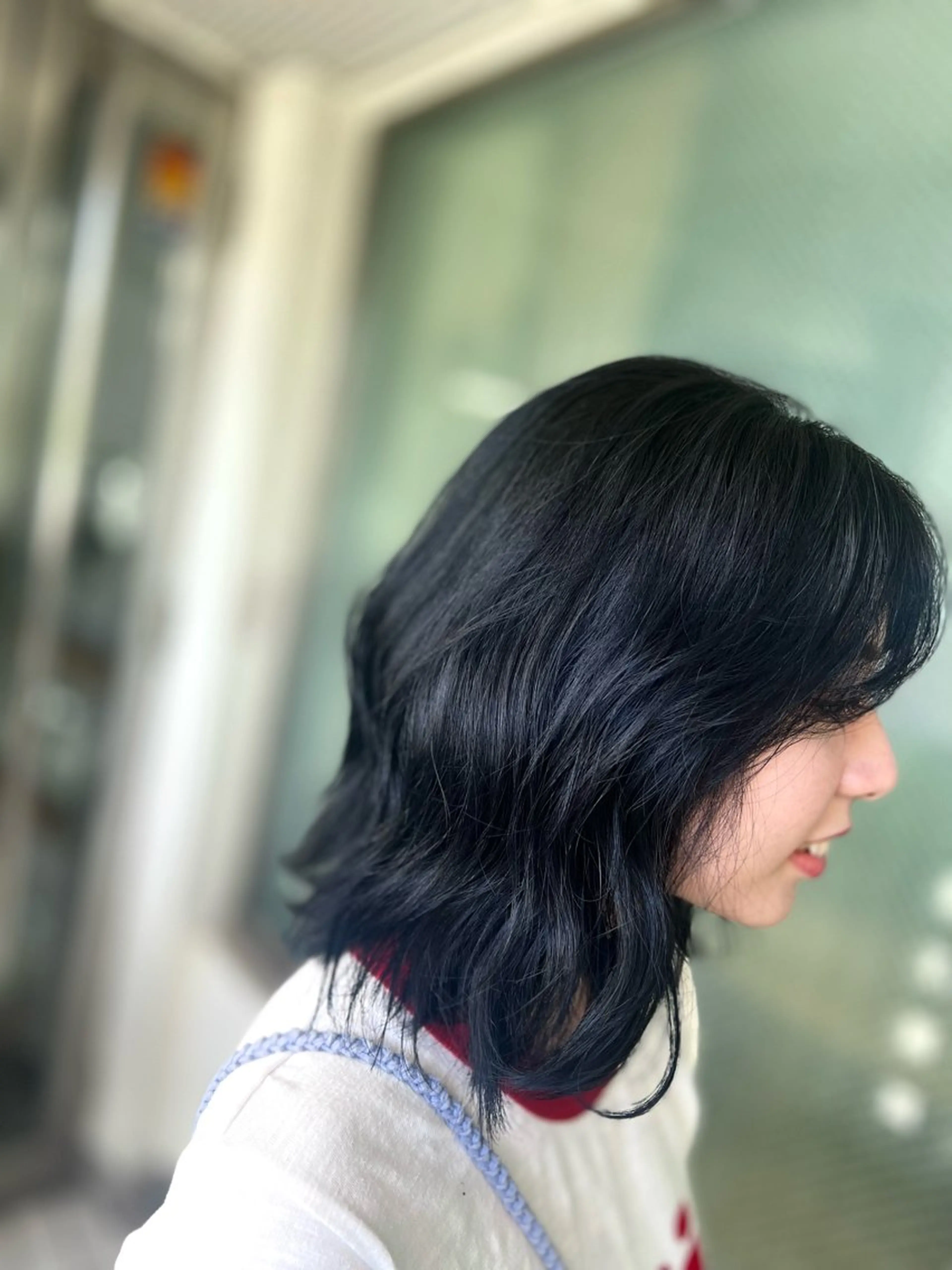 ミディアム カラー 黒髪 ブルーカラー ブルーブラック ヘアカラー Style Tのヘアスタイル