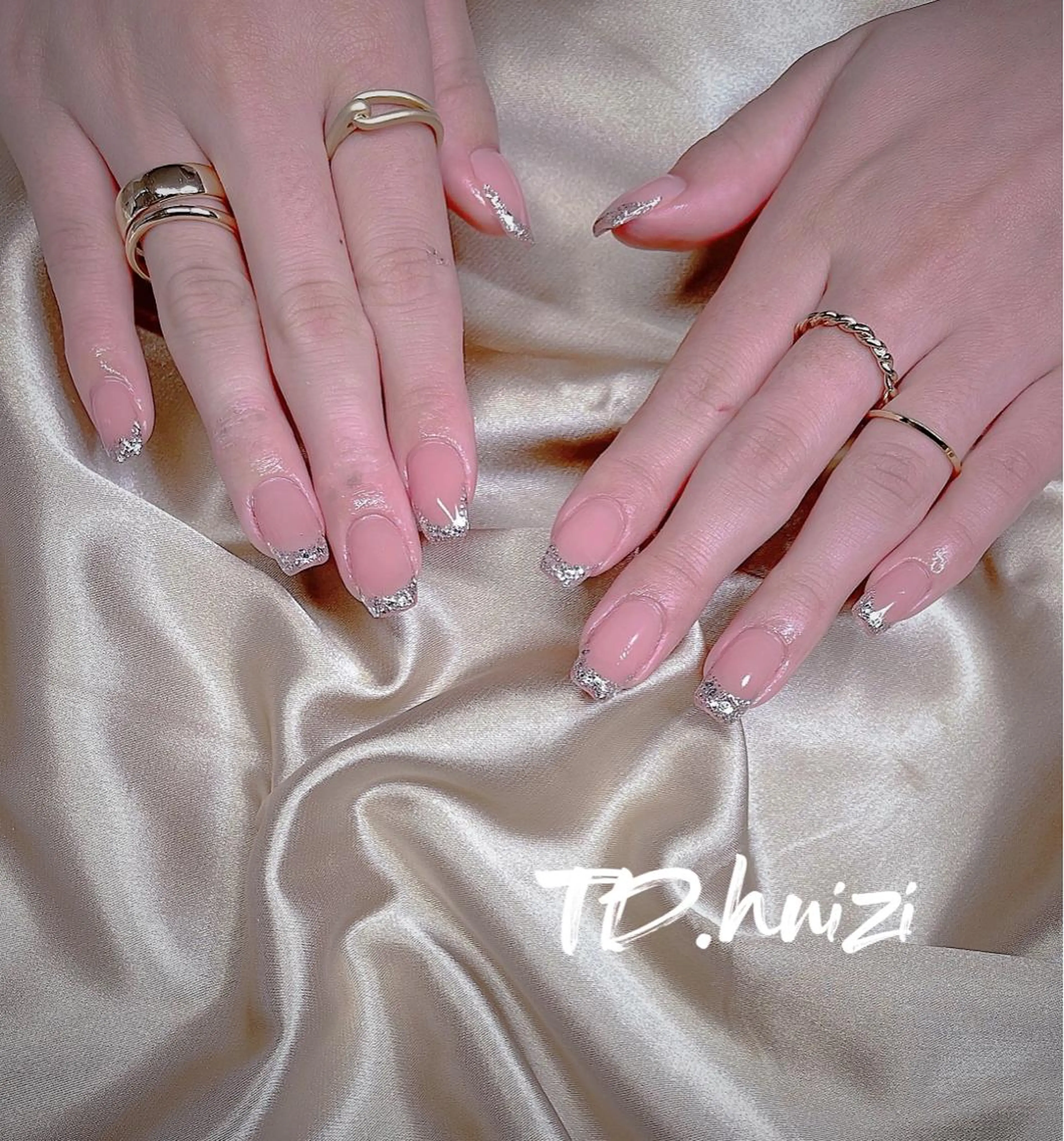 ミディアム ハンドネイル めぐみのネイルサロン スタッフ練習のネイルデザイン