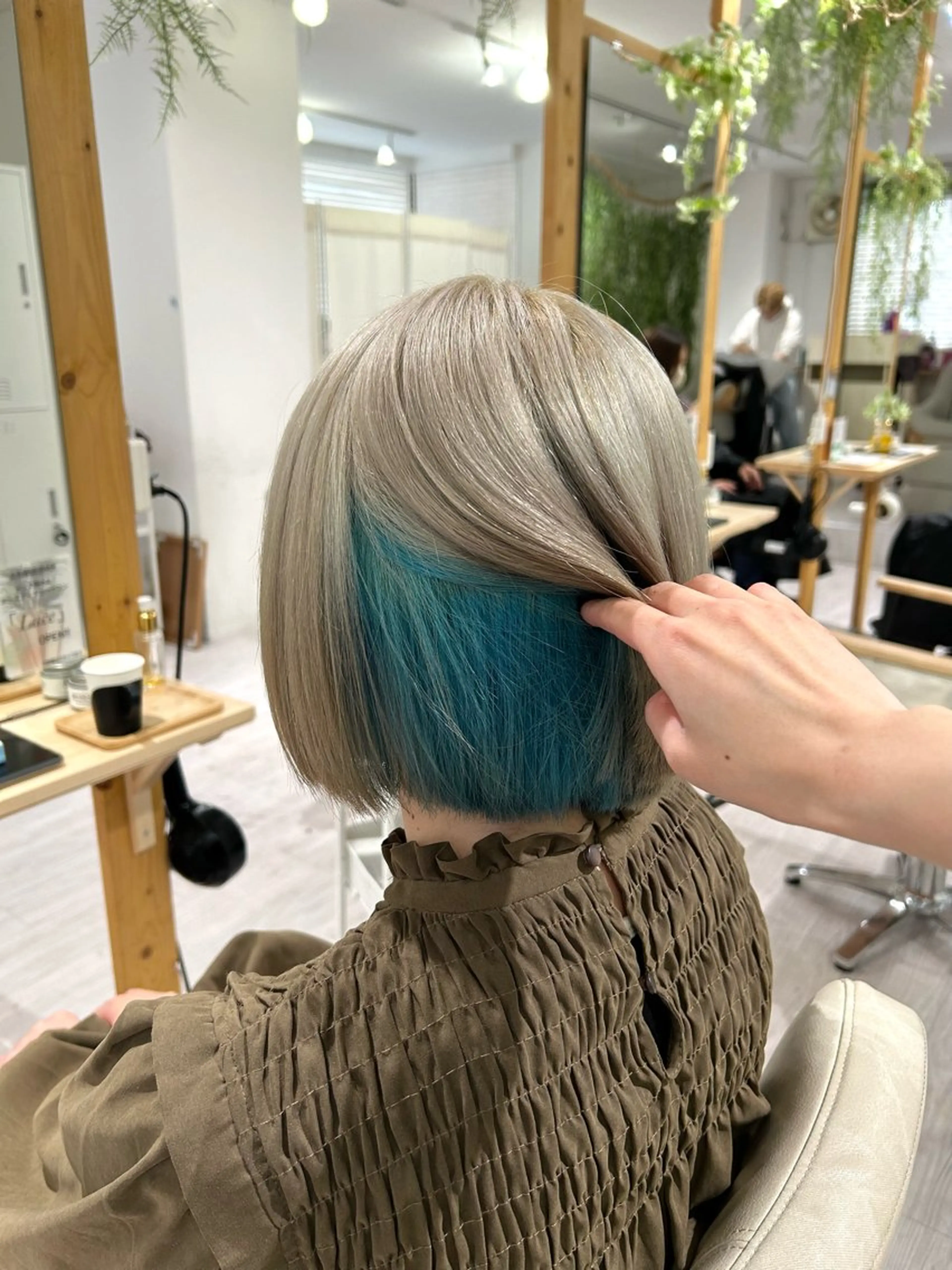 ショート ヘアカラー トリートメント ツヤカラー🤍 ARISAのヘアスタイル