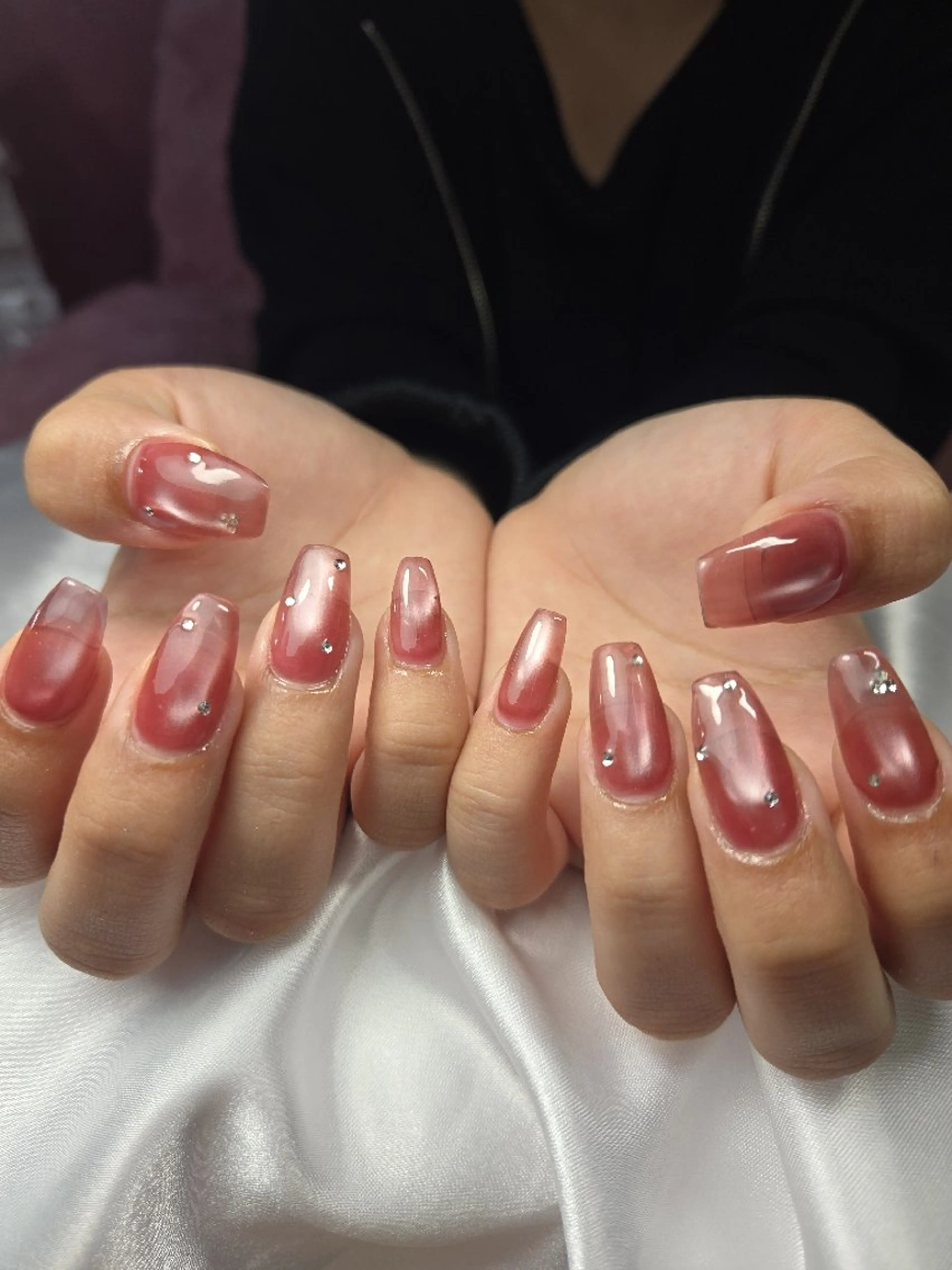 ネイル マグネットネイル マグネットワンカラー ワンカラーネイル ストーンネイル ハンドネイル ネイルサロンベルティ .ひとみのネイルデザイン