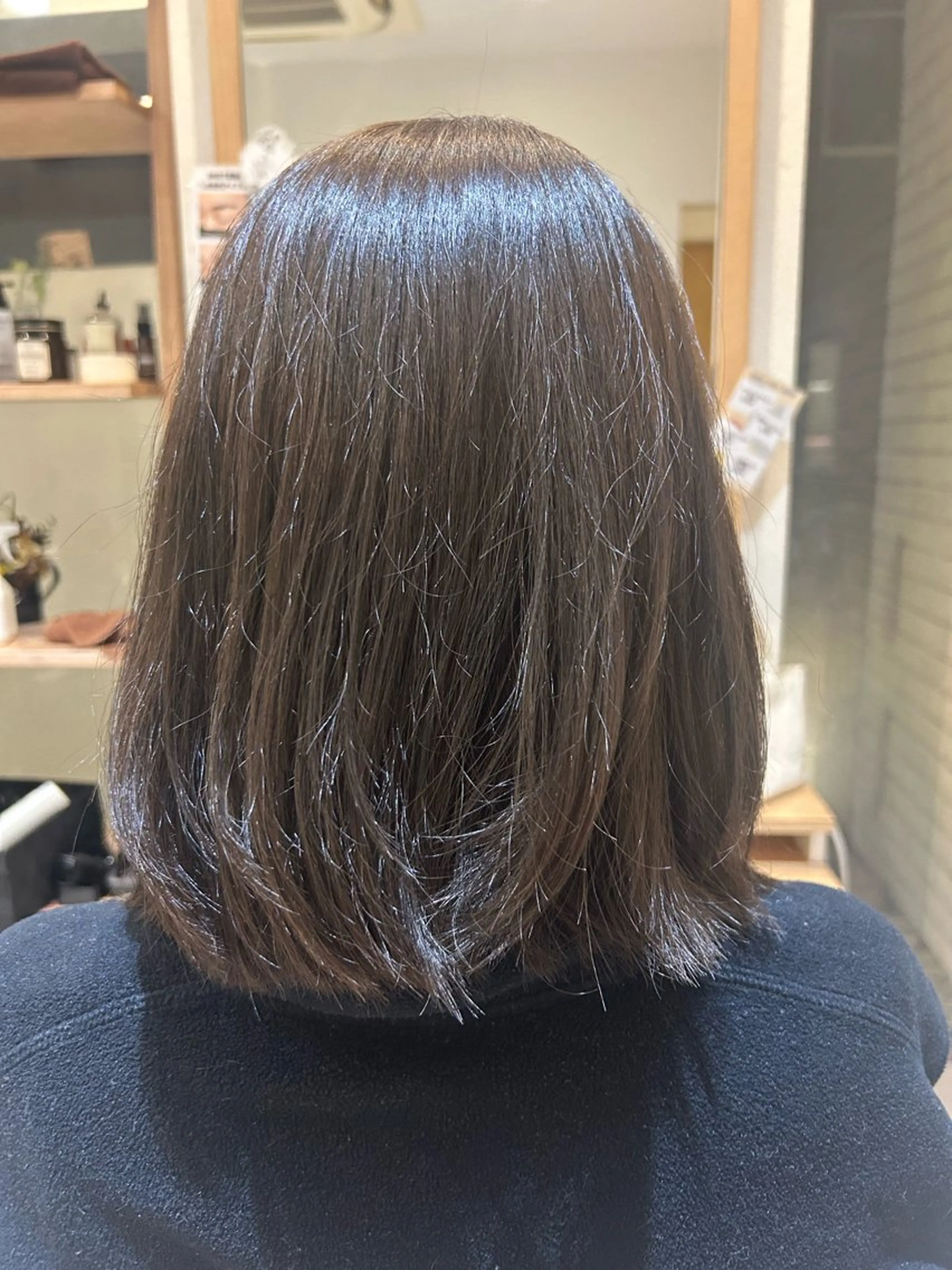 ミディアム カット ヘアカラー 青井 梨紗のヘアスタイル