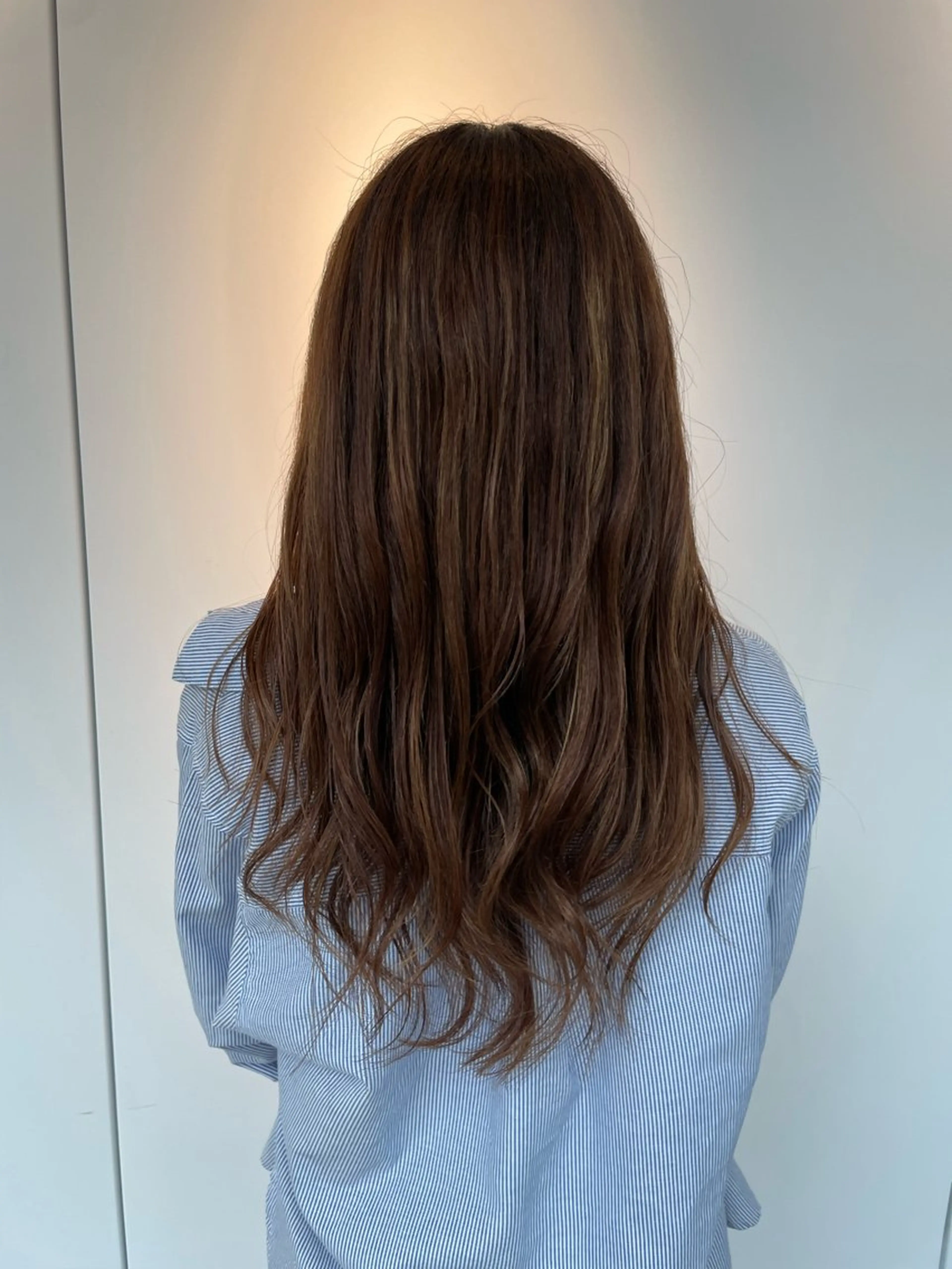 ロング 韓国風レイヤーカラー ライムのヘアスタイル