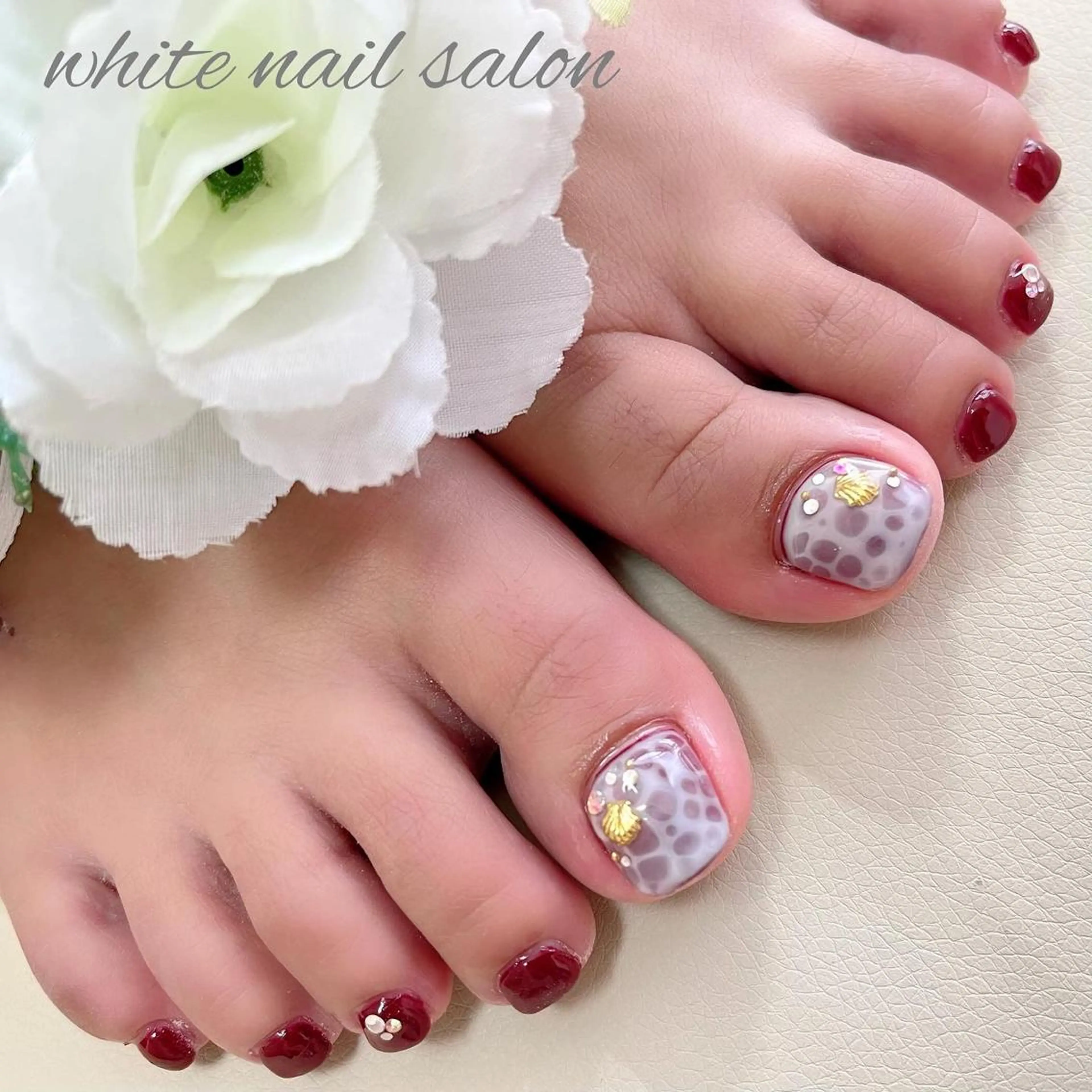 ネイル フットネイル ジェルネイル ハードジェル ラメ(グリッター) 持ち込み フットネイル white nail salonのネイルデザイン