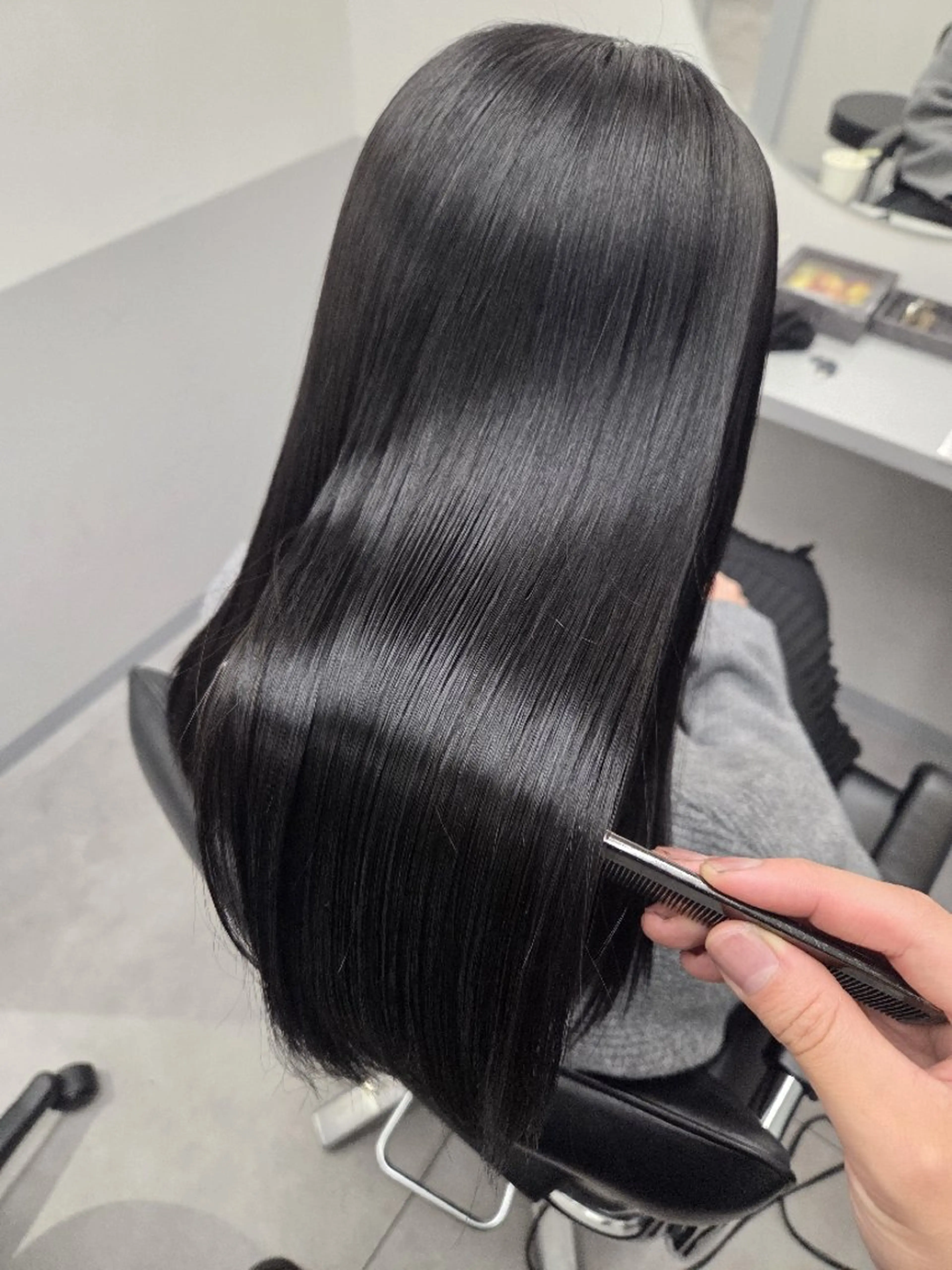 ロング カラー くせ毛 顔周りカット 髪質改善 似合わせカット 縮毛矯正 カット ヘアカラー トリートメント ヘッドスパ 【髪質改善美容師】t occa茨木篠原健太のヘアスタイル