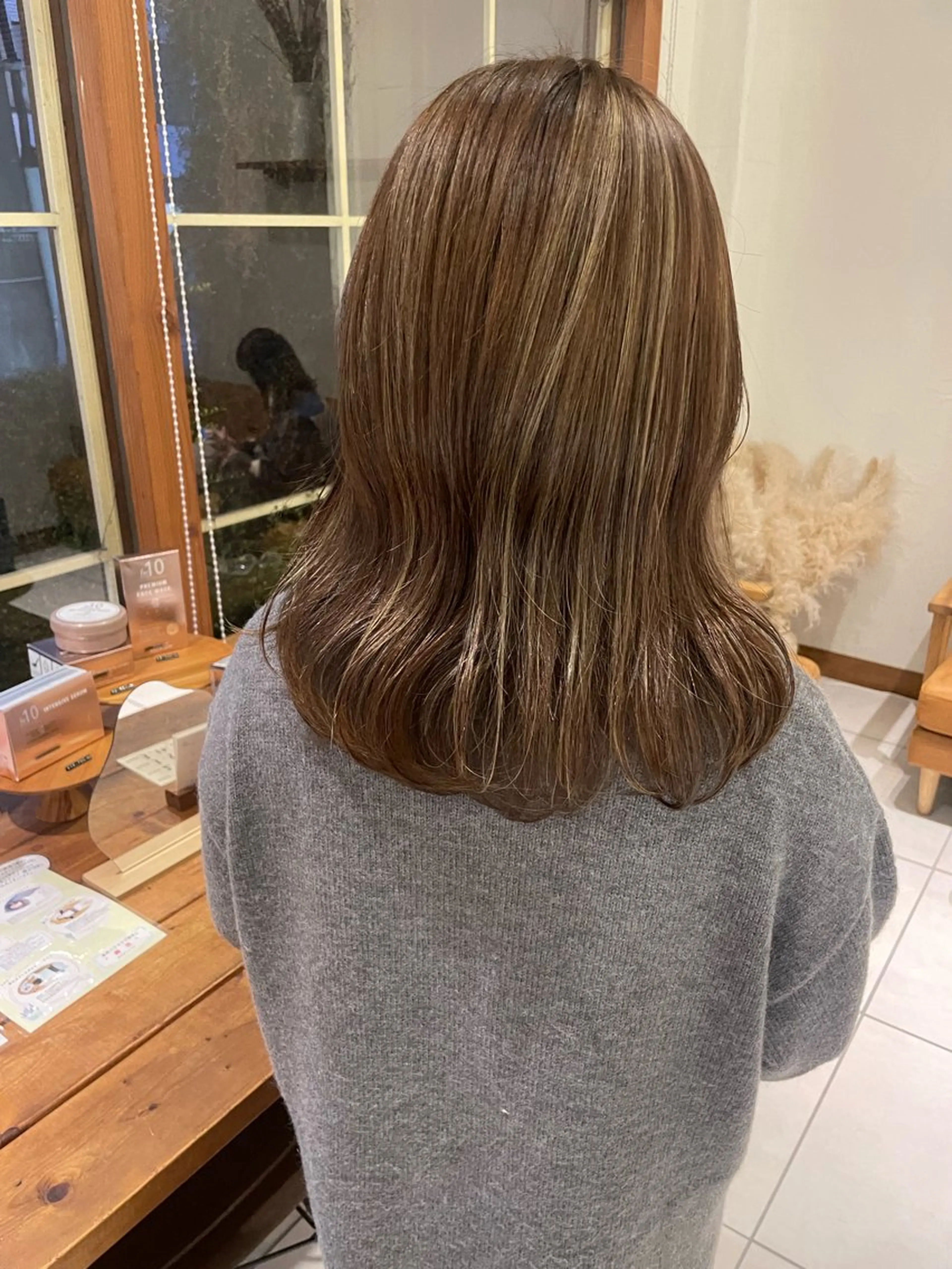 ミディアム カラー ベージュカラー ハイライトカラー ハイライト ヘアカラー 片山千晴✨ツヤ髪カラ ー✨顔まわりカット✨のヘアスタイル