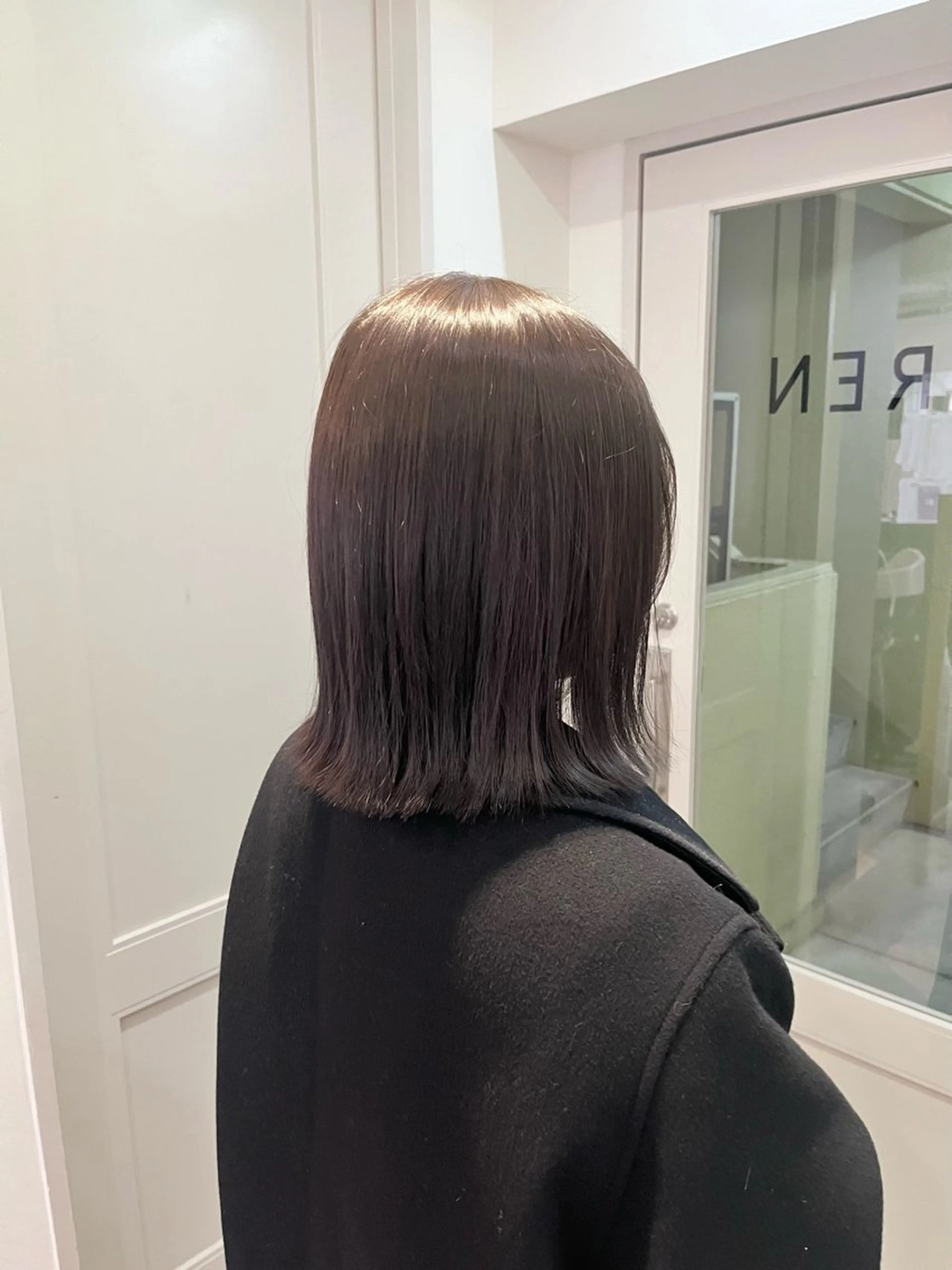 ミディアム カラー グレージュ オリーブグレージュ オリーブグレー ヘアカラー くすみカラー/海外 レイヤー/ ローレンのヘアスタイル