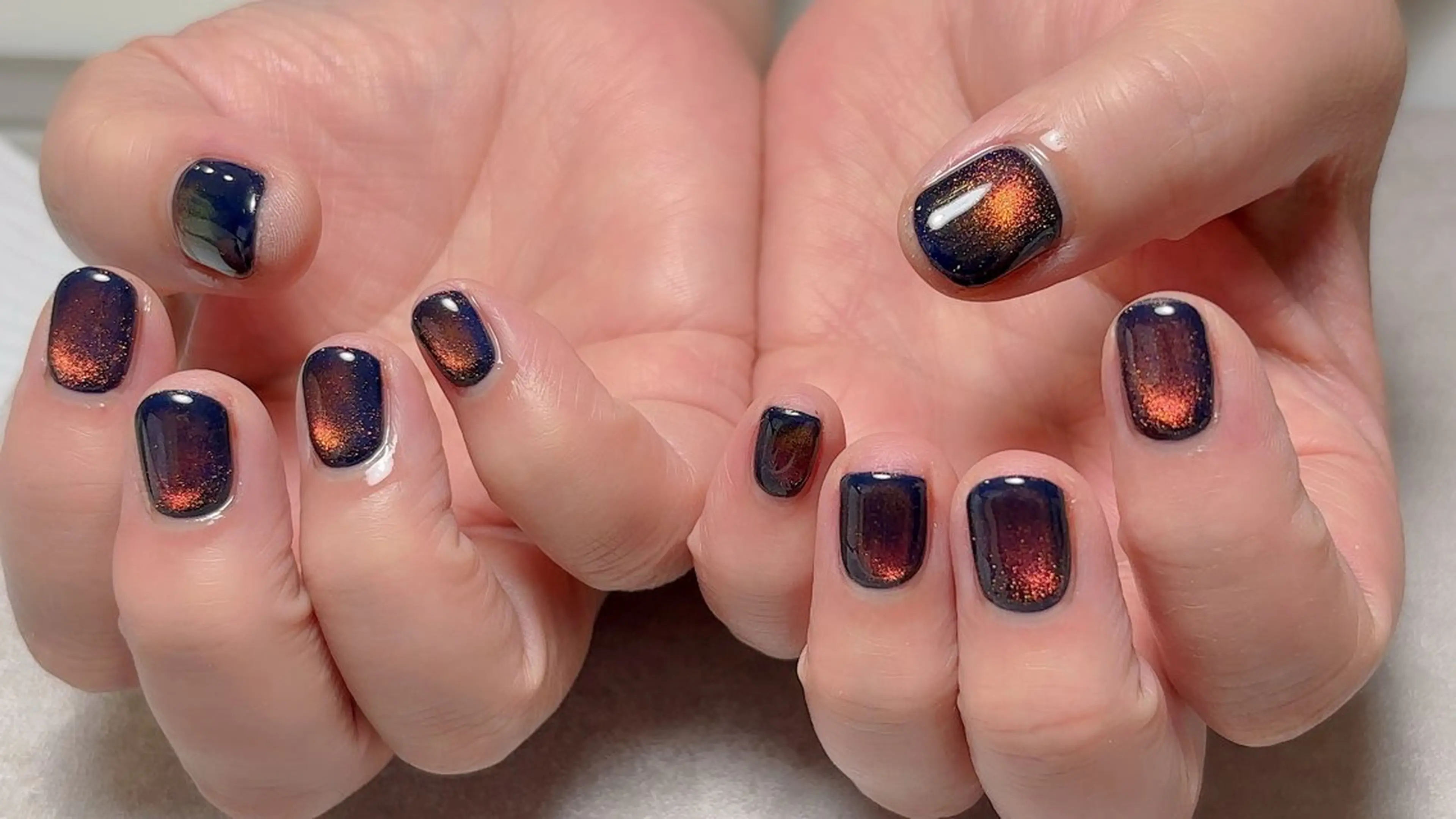 ネイル マグネットネイル マグネットワンカラー 持ち込み ワンカラーネイル ハンドネイル ella nail AIのネイルデザイン