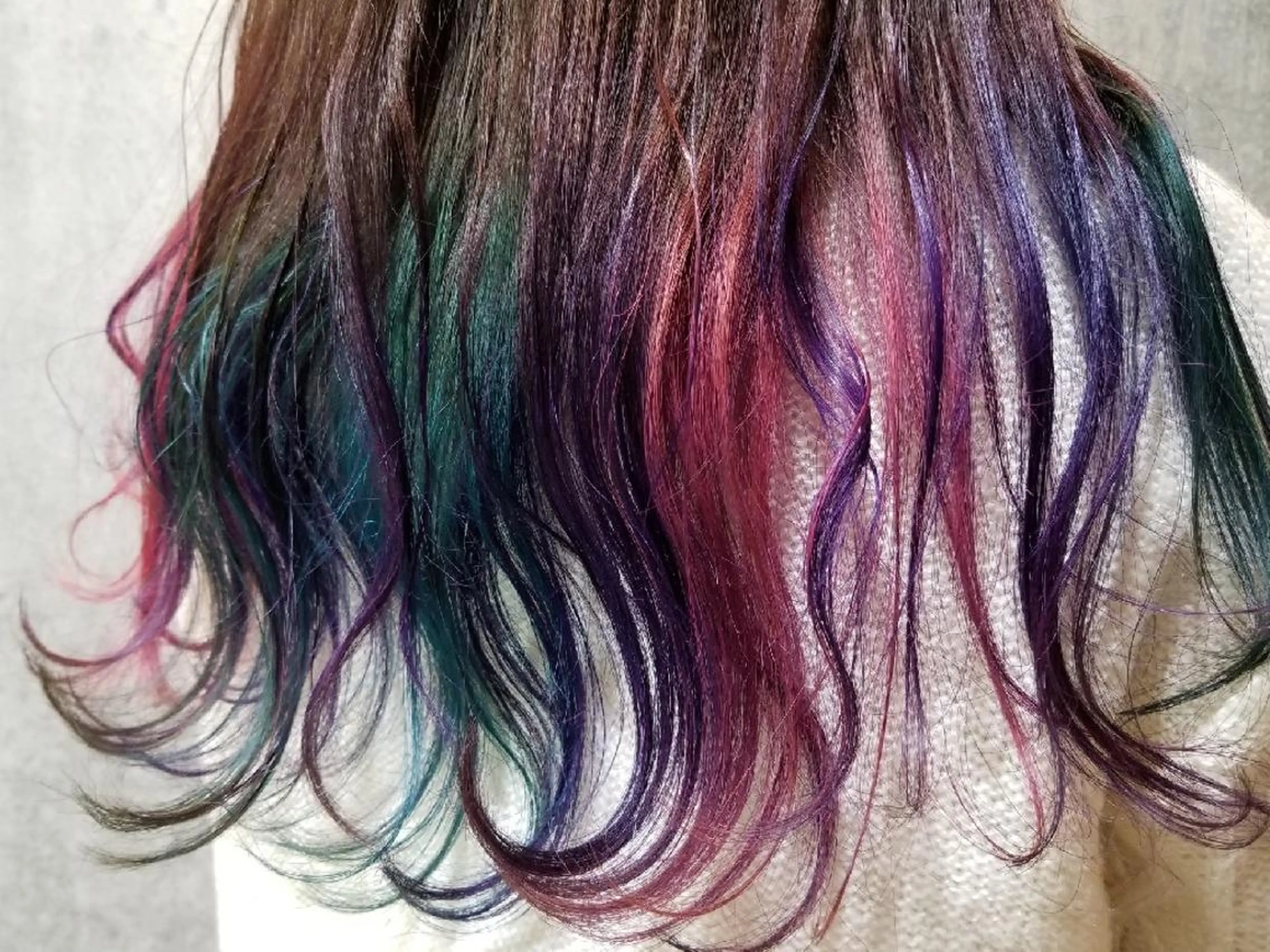カラー ロング 谷 結奈のヘアスタイル